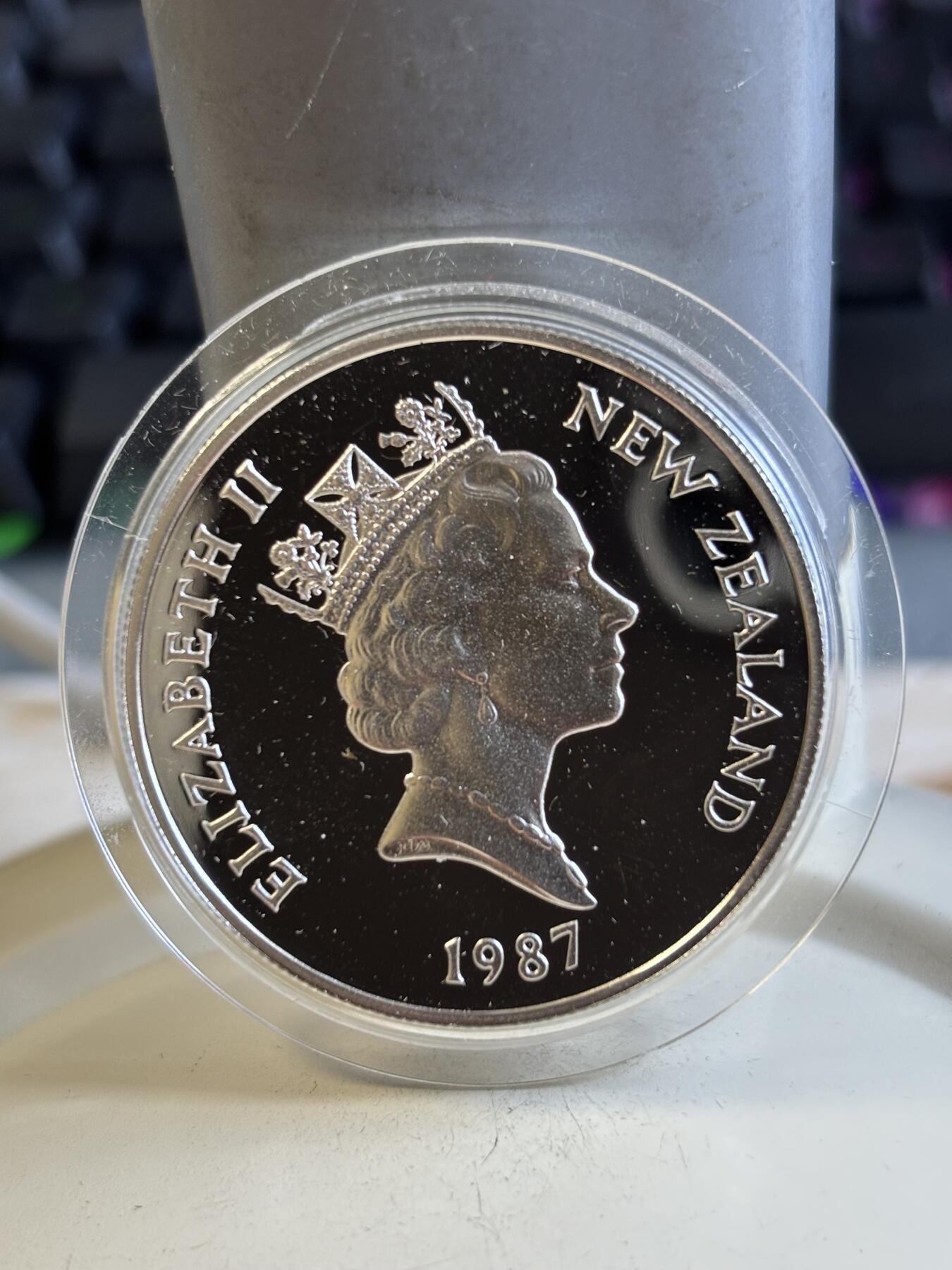 第195期拍卖 新西兰1987年国家公园百年纪念，珍稀动物系列精制大银币带盒无证书，27.22克，925银