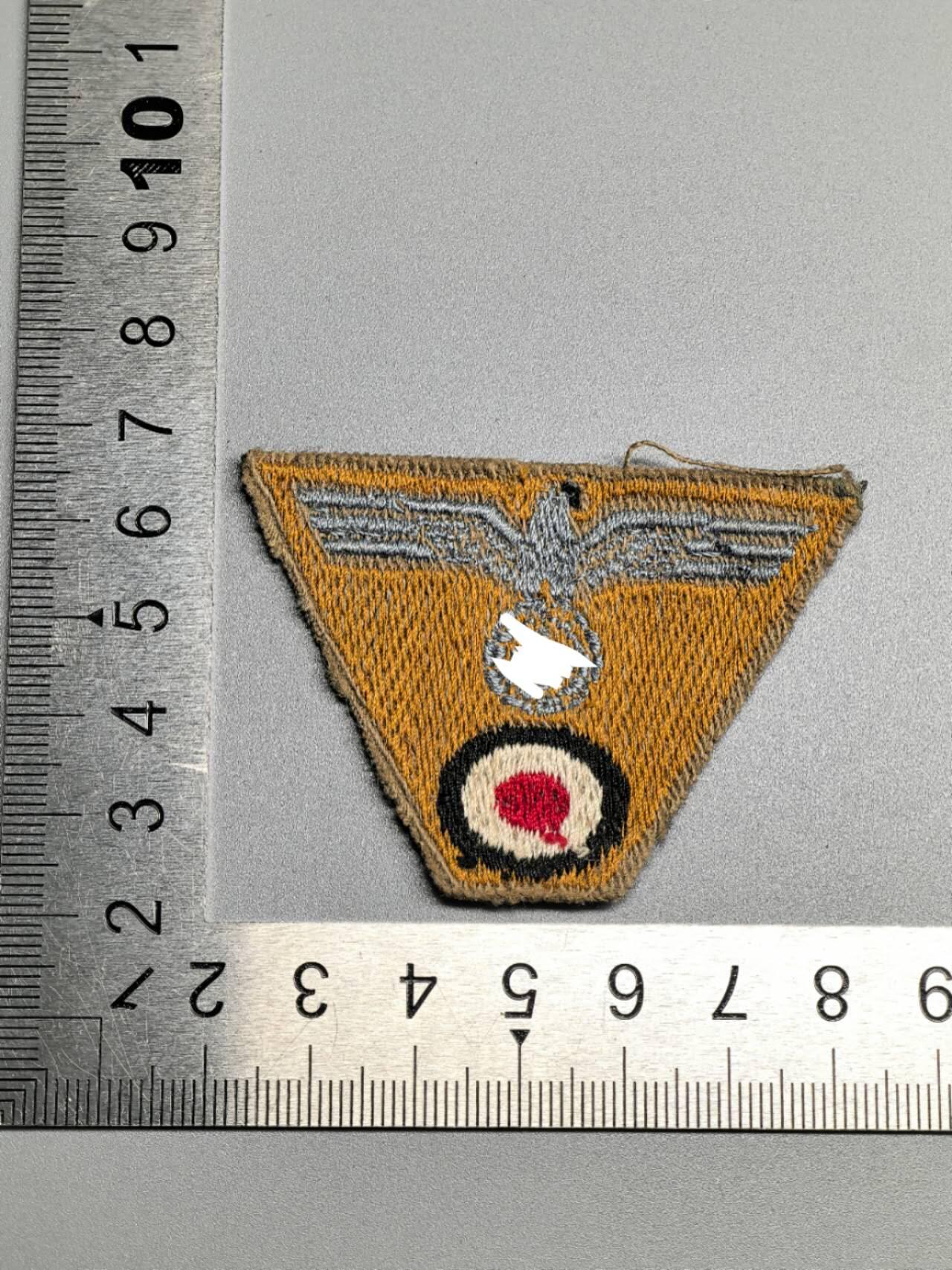 小驴勋章奖章收藏4月4日周六晚六点拍卖（珍爱和平，收藏战争，铭记历史，勿忘国耻，忠党爱国。有偿代拍，送拍规则在简介最后，参拍须阅读规则后再参拍，关系到运费包装发货时效真假辨别等关键信息，拍卖时不再发原图，看大图店主微信码在拍卖店铺介绍里） 现代工艺品 非洲布帽徽 非原品