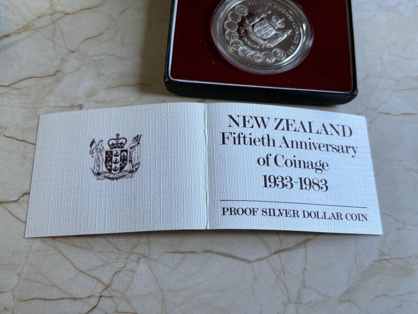 第195期拍卖 新西兰1983年铸币50周年，特别纪念精致大银币带盒证书，27.216克，925银