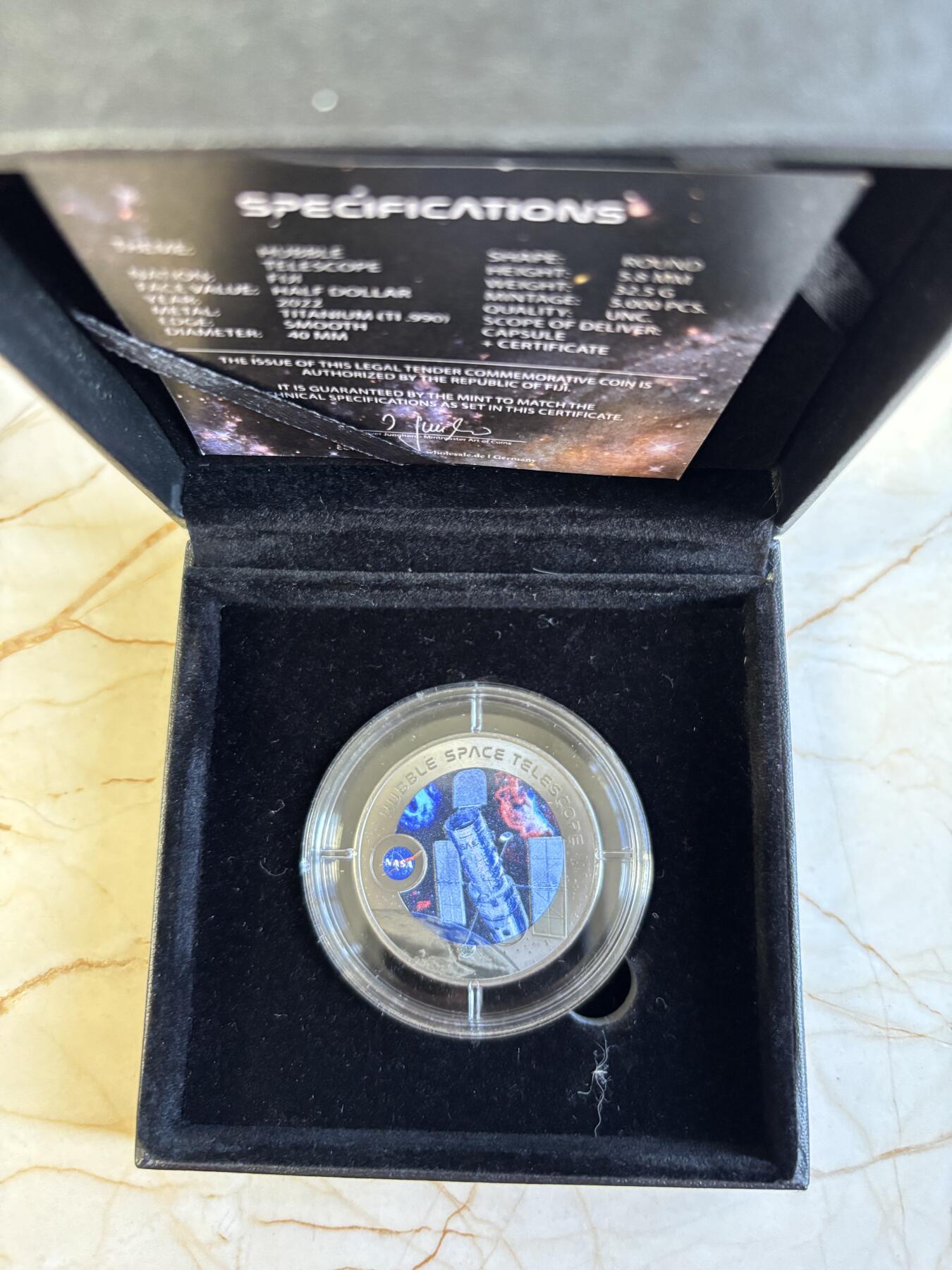 第196期拍卖 斐济2022年哈勃望远镜彩色钛金属纪念币