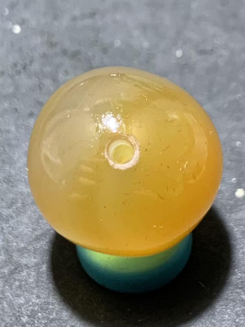 高玉化缠丝玛瑙随形圆珠一颗，