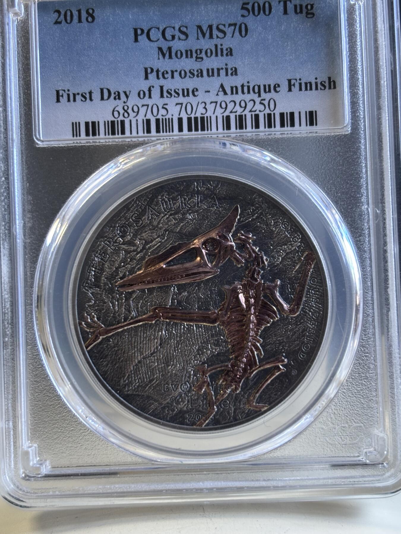 第196期拍卖 蒙古2018年生命进化系列4翼龙1盎司仿古镀金银币PCGS-MS70首，999银镀金，发行999枚