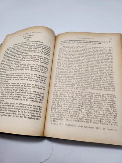 南水社第5次拍卖  二战德国原版《战争损害条例评注》第2版 1942年柏林出版 德三战时法律文献 品相如图，明显使用痕迹 表明有些开线 无掉页 