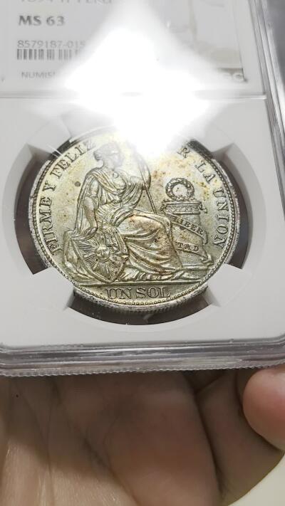 博洋堂世界钱币拍卖第167期（全场包邮） NGC MS63 五彩秘鲁1894年1比索银币，五彩绿色包浆，早期高银版本，早期年份上63的难度本来就大，更别提这枚五彩状态的了，绿色彩十分耀眼