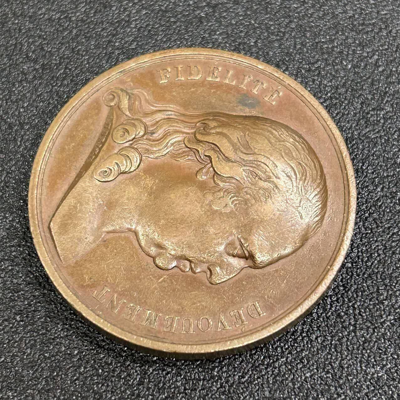 西秦中古拍卖第八十二期  1815年法国路易十八世国王与百合花勋章题材铜章，波旁王朝复辟时期历史物件，尺寸重量如图所示