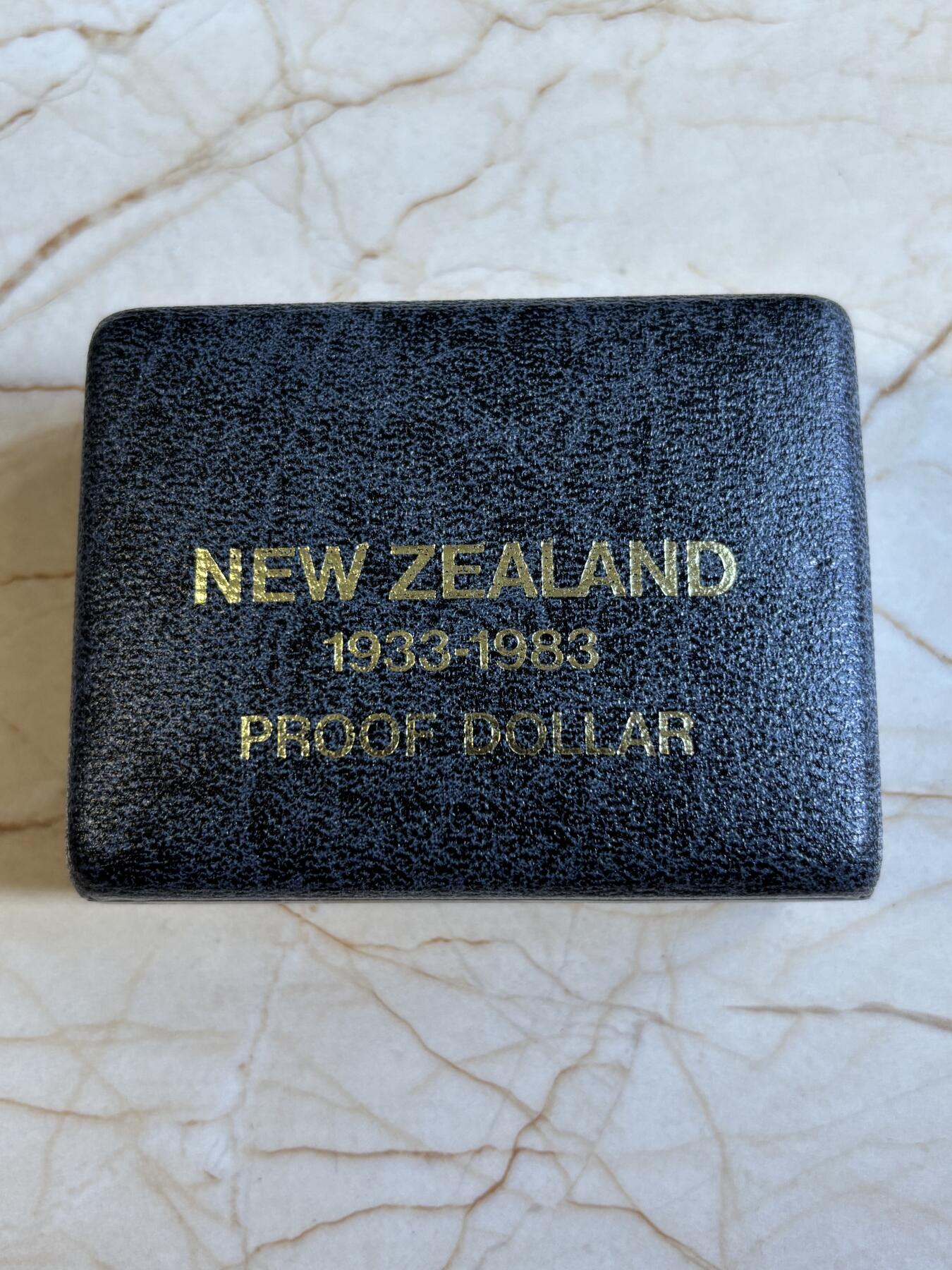 第195期拍卖 新西兰1983年铸币50周年，特别纪念精致大银币带盒证书，27.216克，925银