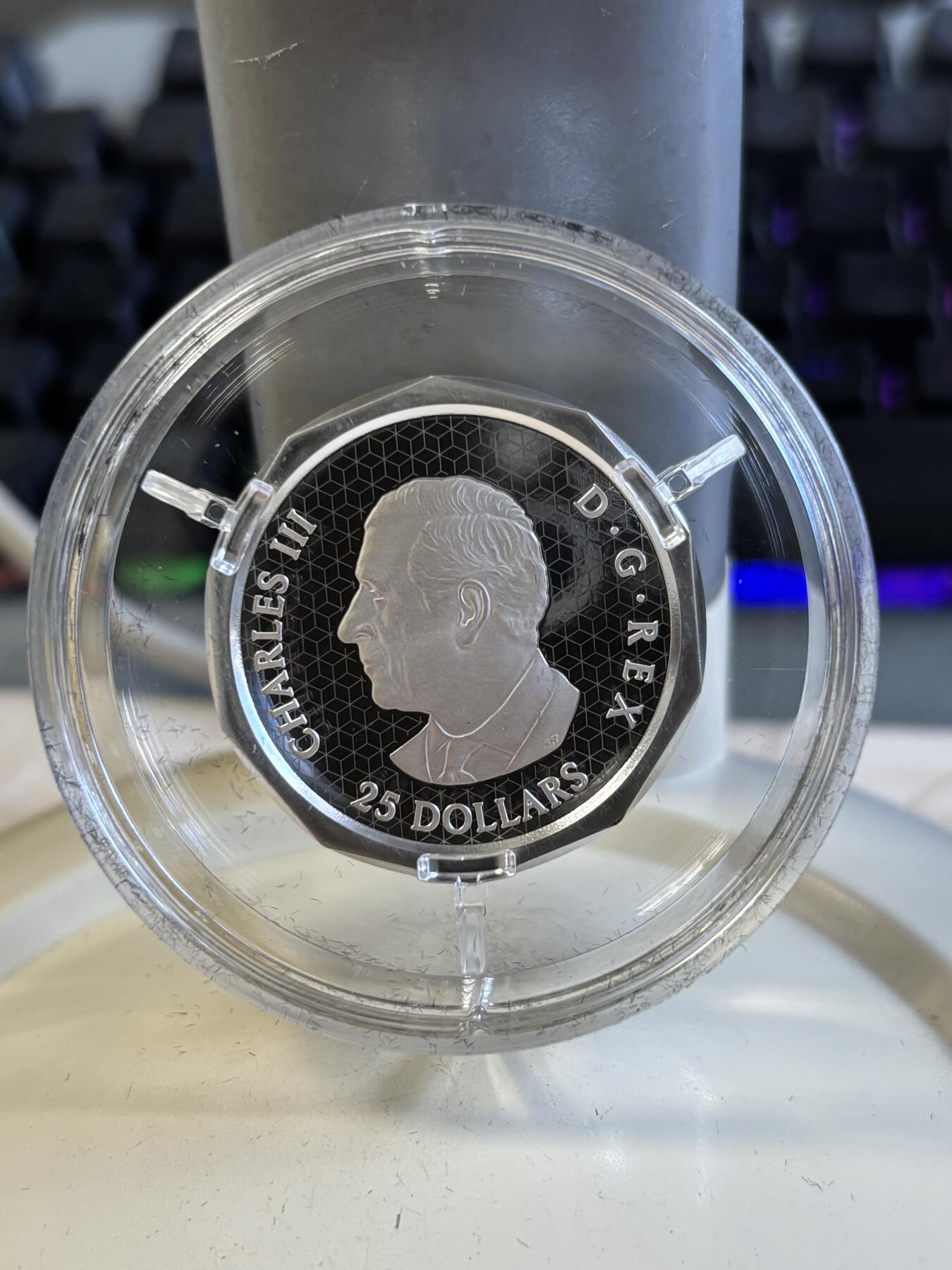 第196期拍卖 加拿大2025年工程师的召唤1盎司多边形精制纪念银币，9999银，发行5000枚