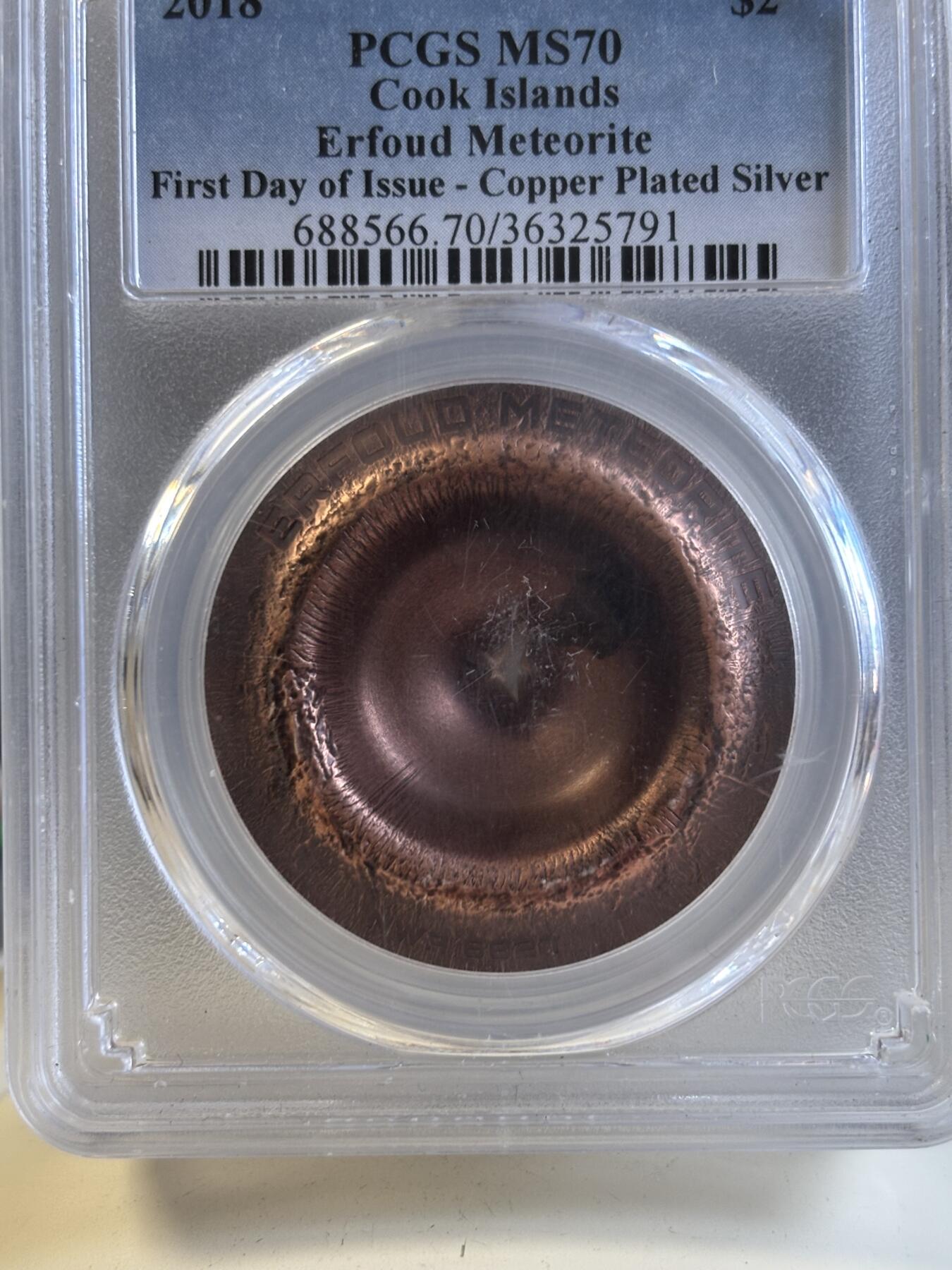 第196期拍卖 库克2018年镶摩洛哥沙漠陨石镀铜银币PCGS-MS70首无原盒证书，999银，1/2盎司，直径38.61毫米，发行2500枚，