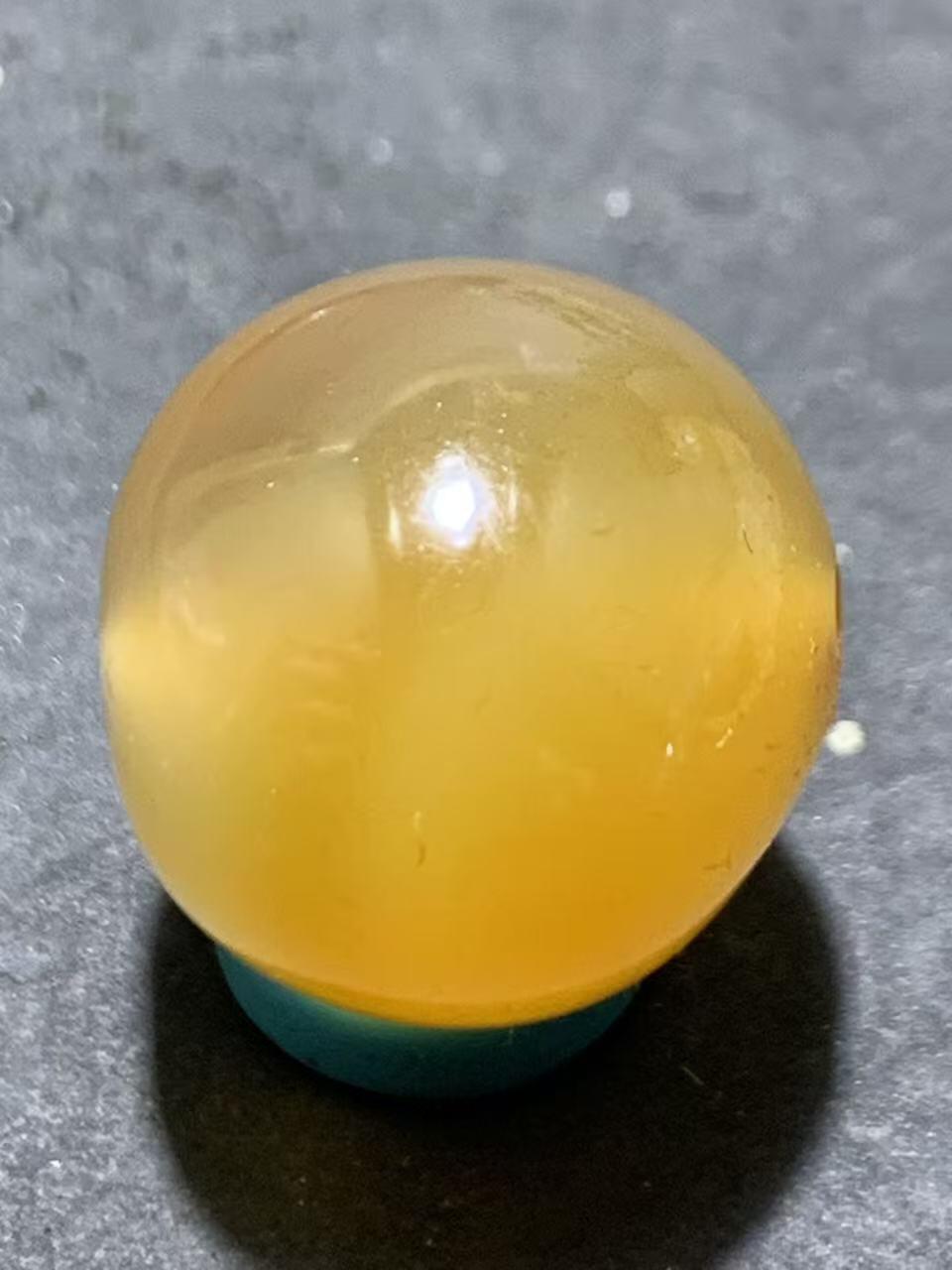 高玉化缠丝玛瑙随形圆珠一颗，