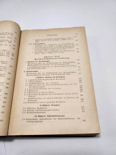 南水社第5次拍卖  二战德国原版《战争损害条例评注》第2版 1942年柏林出版 德三战时法律文献 品相如图，明显使用痕迹 表明有些开线 无掉页 