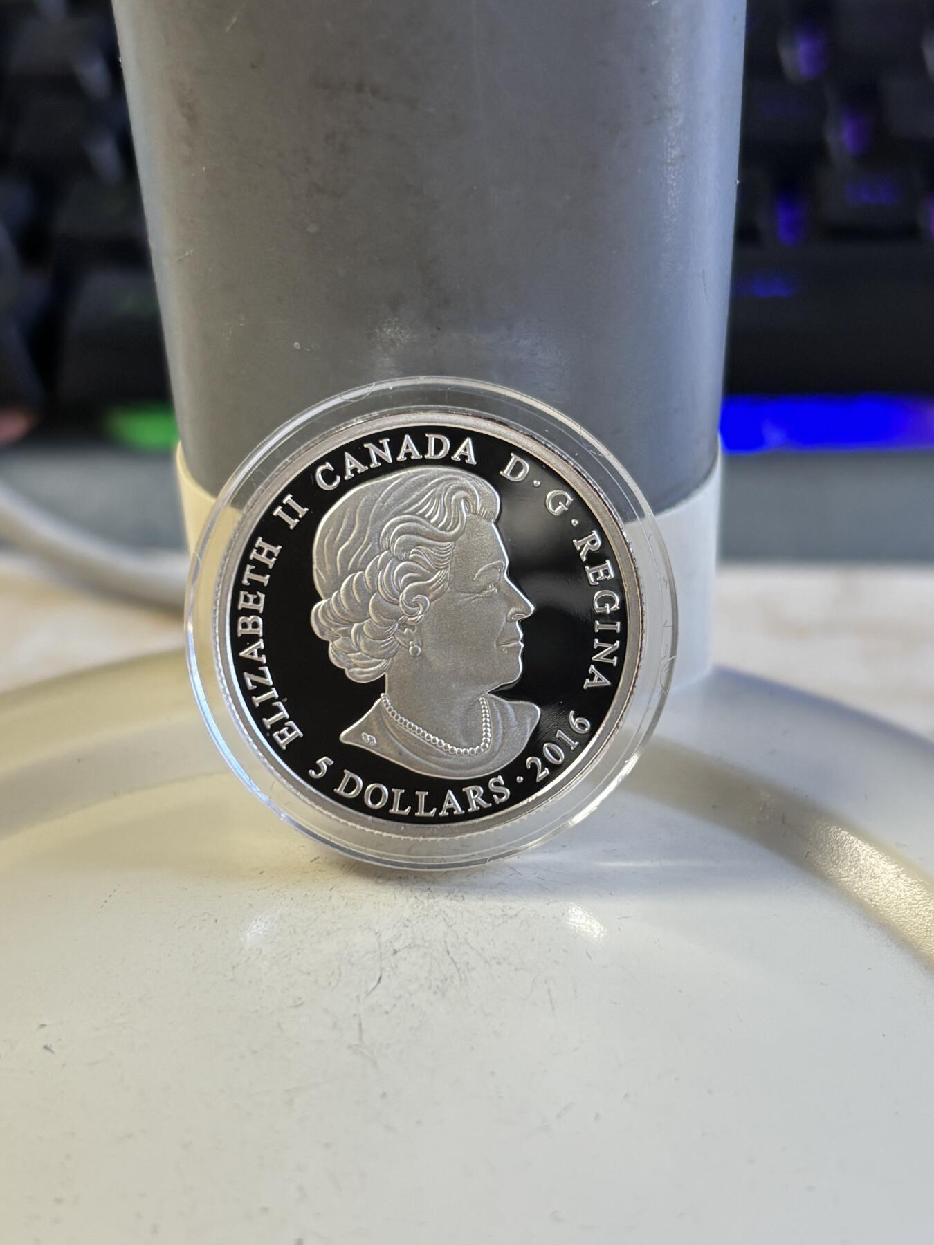 第196期拍卖 加拿大2016年诞生幸运石系列五月幸运石绿宝石纪念银币，9999银，1/4盎司，发行3000枚