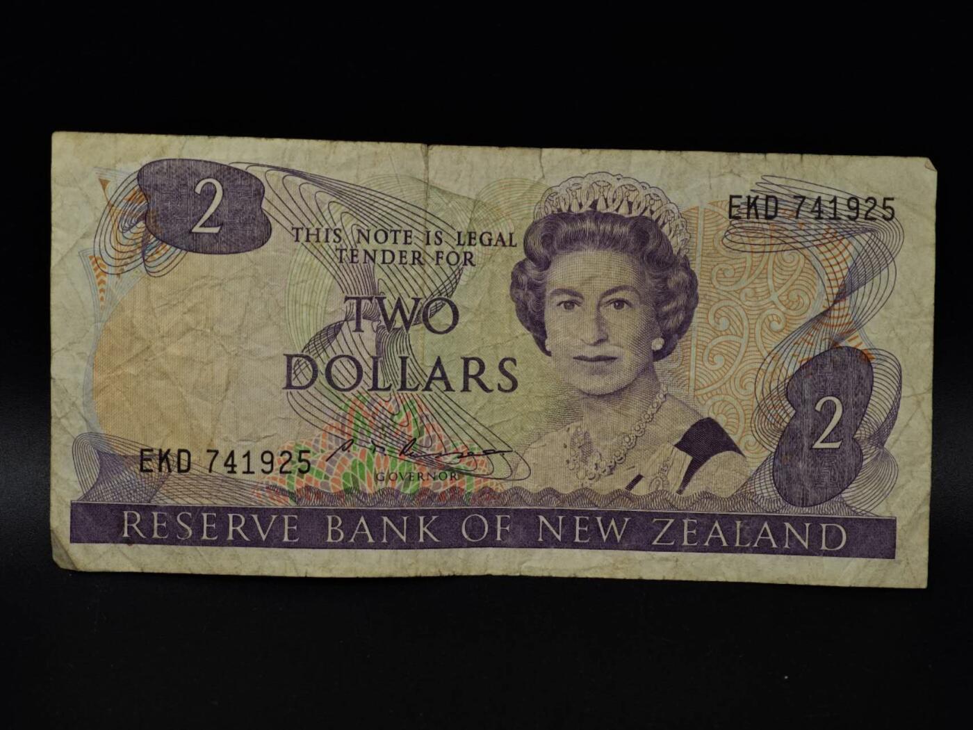  【淘币小摊】限时拍第八百八十九拍   散币套币纸币邮品场    每周一统一发货 新西兰2元纸币【有折】