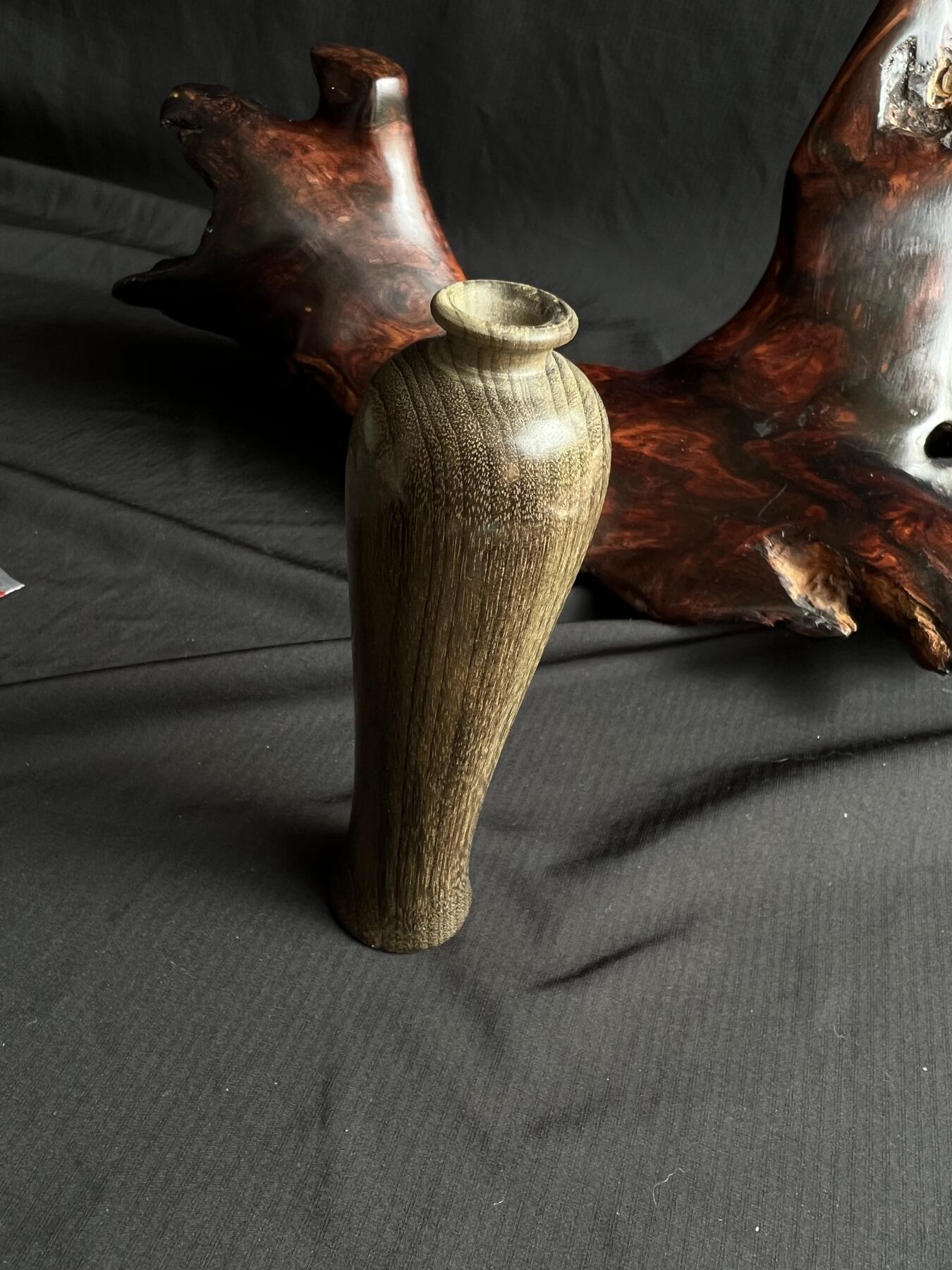 零元拍：金丝楠 精工 净瓶 雕件手把件绿阴沉，满手留香金丝流溢。107/31.5/25MM