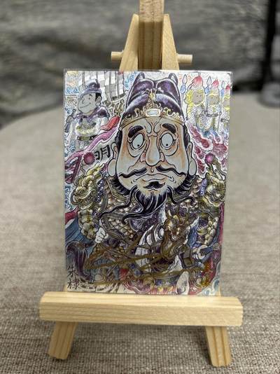 喜灰玩卡拍卖第七期，接拍品0佣金，欢迎送拍，释放现金流，让自己有资金可以购买更多喜欢的卡牌，让别的卡友能淘到更多心仪的卡牌 - 【亲签首编001/025编】卡德曼山丘老师绘 朱隶 限编亲签粗闪