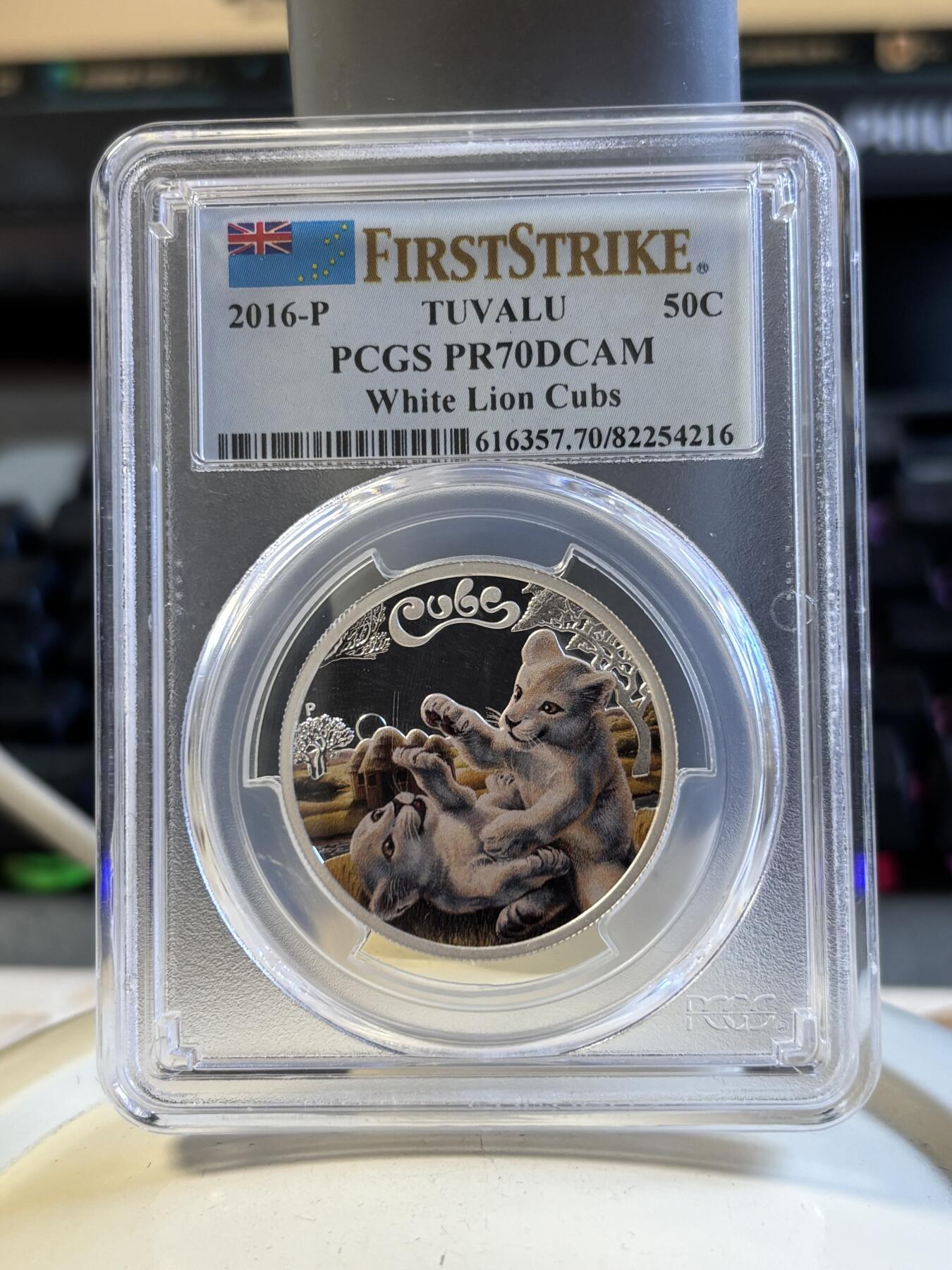 第196期拍卖 图瓦卢2016年幼崽白狮宝宝半盎司彩色纪念银币PCGS-PR70,999银，发行5000枚