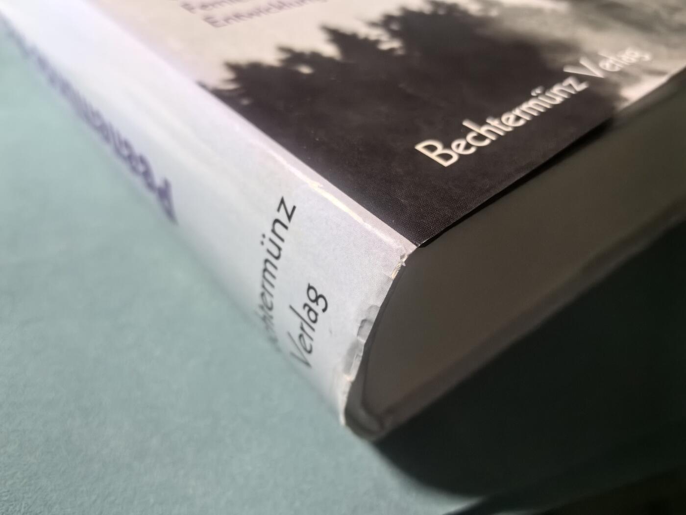 盛世勋华——号角文化勋章邮票专场拍卖第312期 德语军事历史文献 西佩内明德：德国空军秘密遥控武器试验场及其发展历史 厚达848页