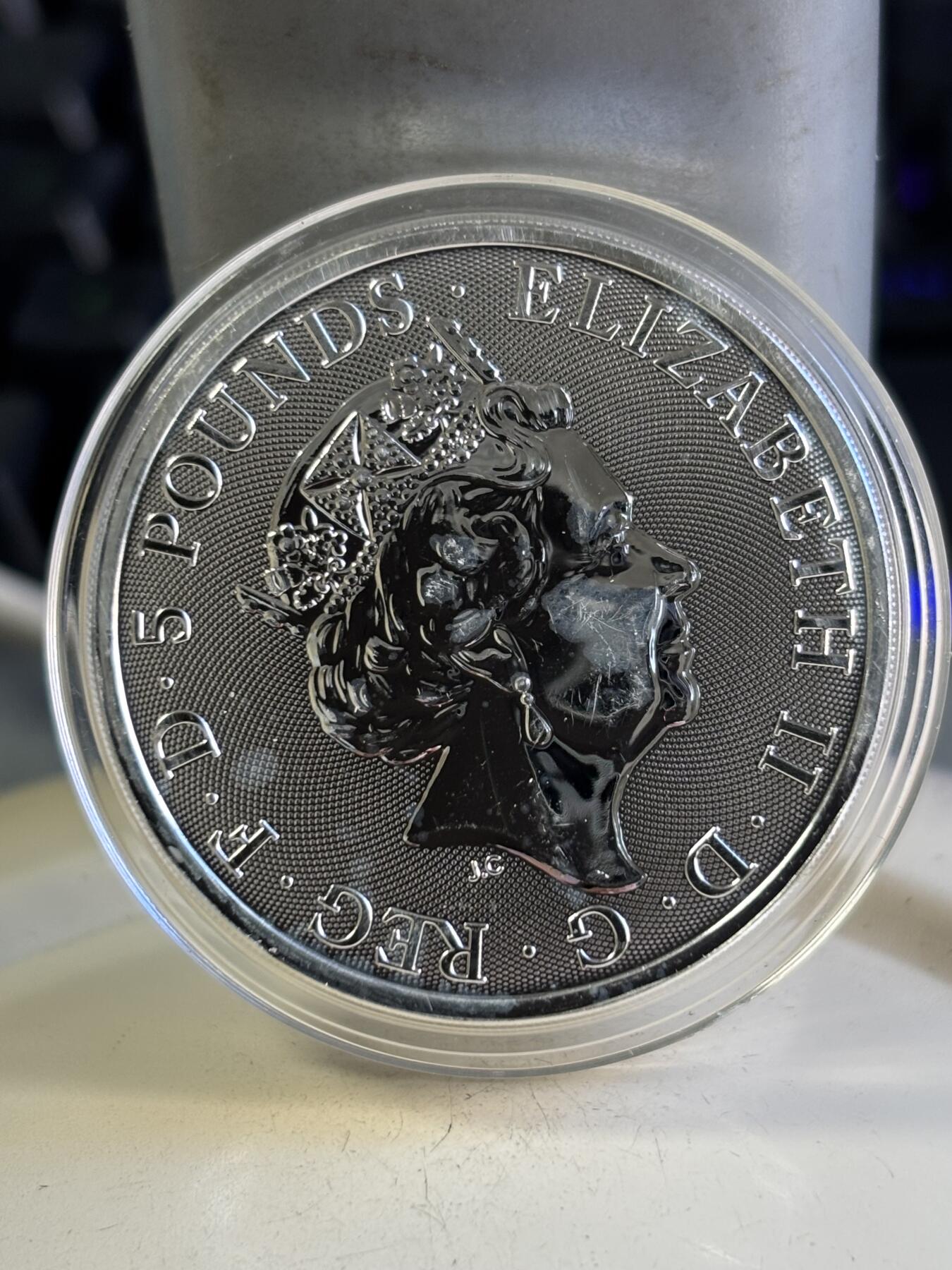 第196期拍卖 英国2020年女王神兽系列白马2盎司加厚纪念银币，9999银，有瑕疵