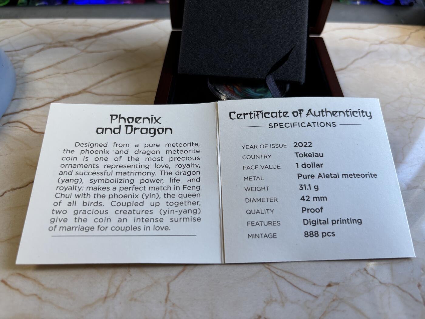 第196期拍卖 托克劳2022年龙凤呈祥1盎司阿勒泰全陨石彩纪念币，1盎司，发行888枚