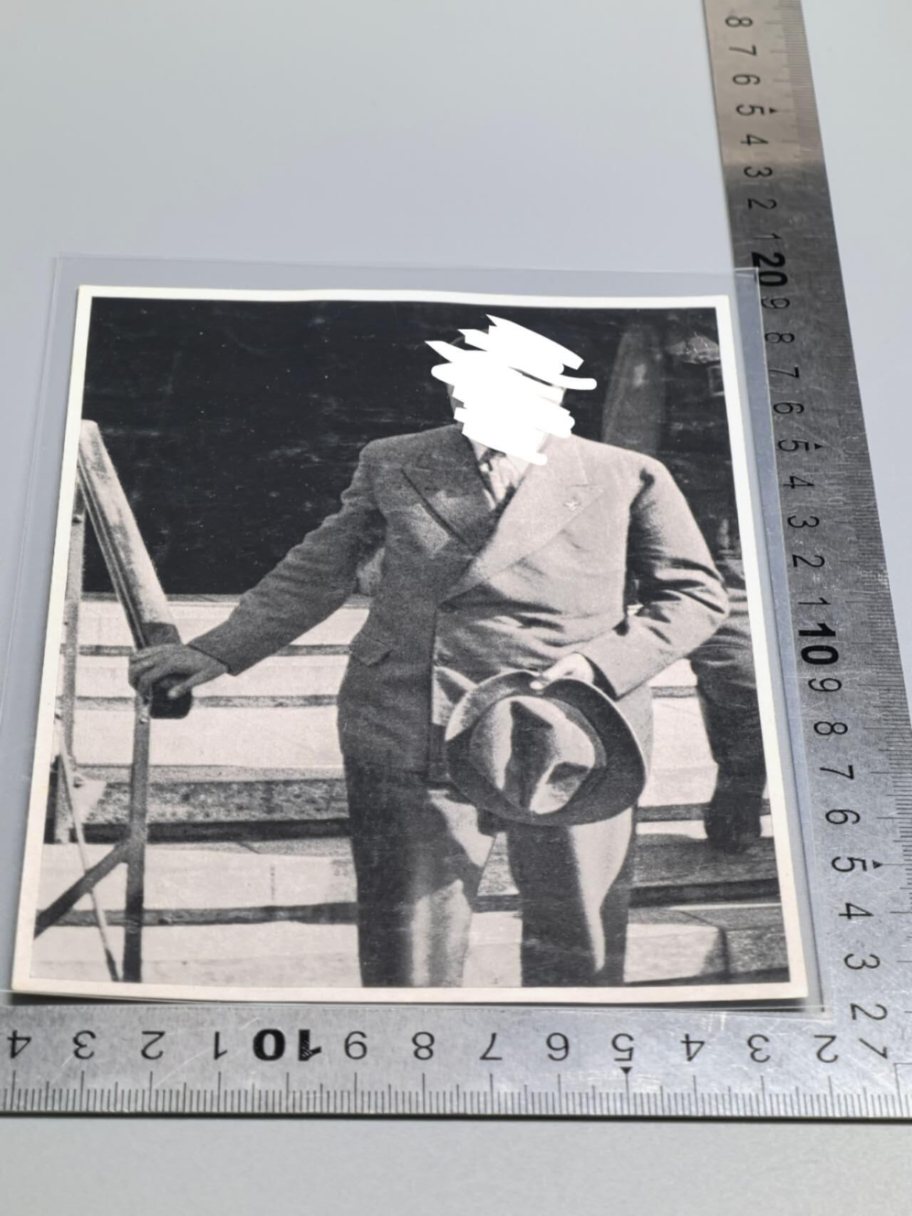 小驴勋章奖章收藏4月4日周六晚六点拍卖（珍爱和平，收藏战争，铭记历史，勿忘国耻，忠党爱国。有偿代拍，送拍规则在简介最后，参拍须阅读规则后再参拍，关系到运费包装发货时效真假辨别等关键信息，拍卖时不再发原图，看大图店主微信码在拍卖店铺介绍里） 大号画家宣传卡片