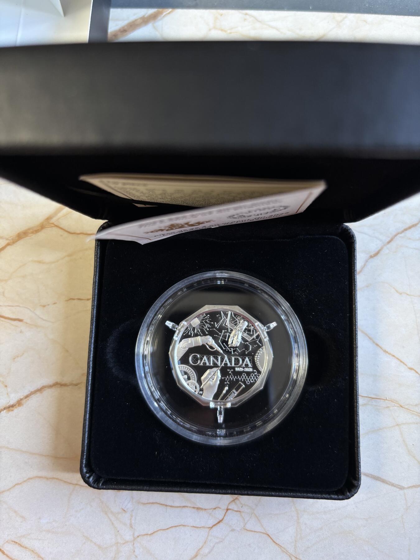 第196期拍卖 加拿大2025年工程师的召唤1盎司多边形精制纪念银币，9999银，发行5000枚