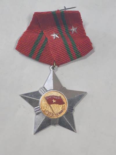 韵星假日军品类拍卖第51期  -- Rimey Holidays Militaria Auction 51 - 越南社会主义共和国光荣战士勋章