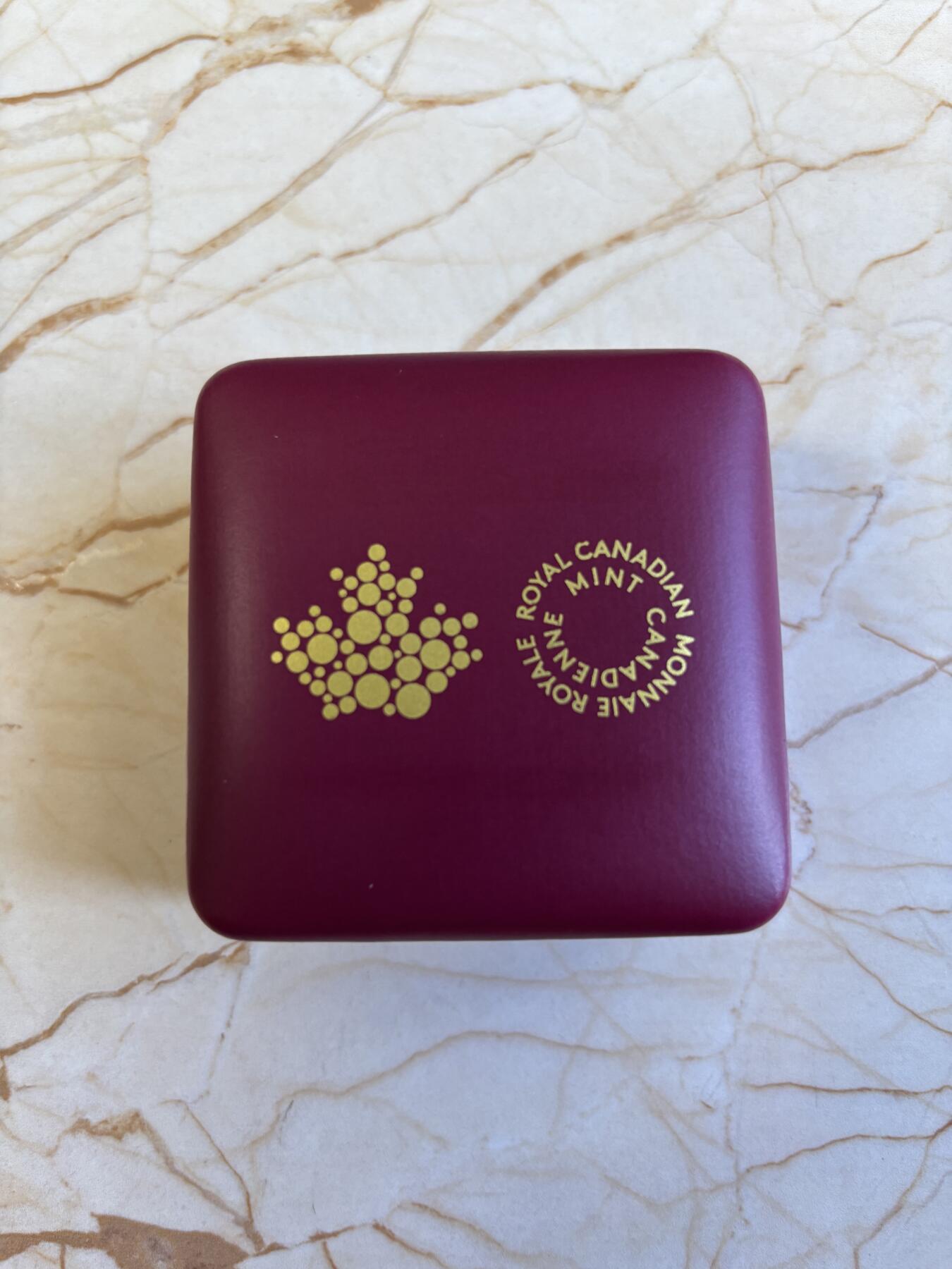 第196期拍卖 加拿大2016年诞生幸运石系列五月幸运石绿宝石纪念银币，9999银，1/4盎司，发行3000枚