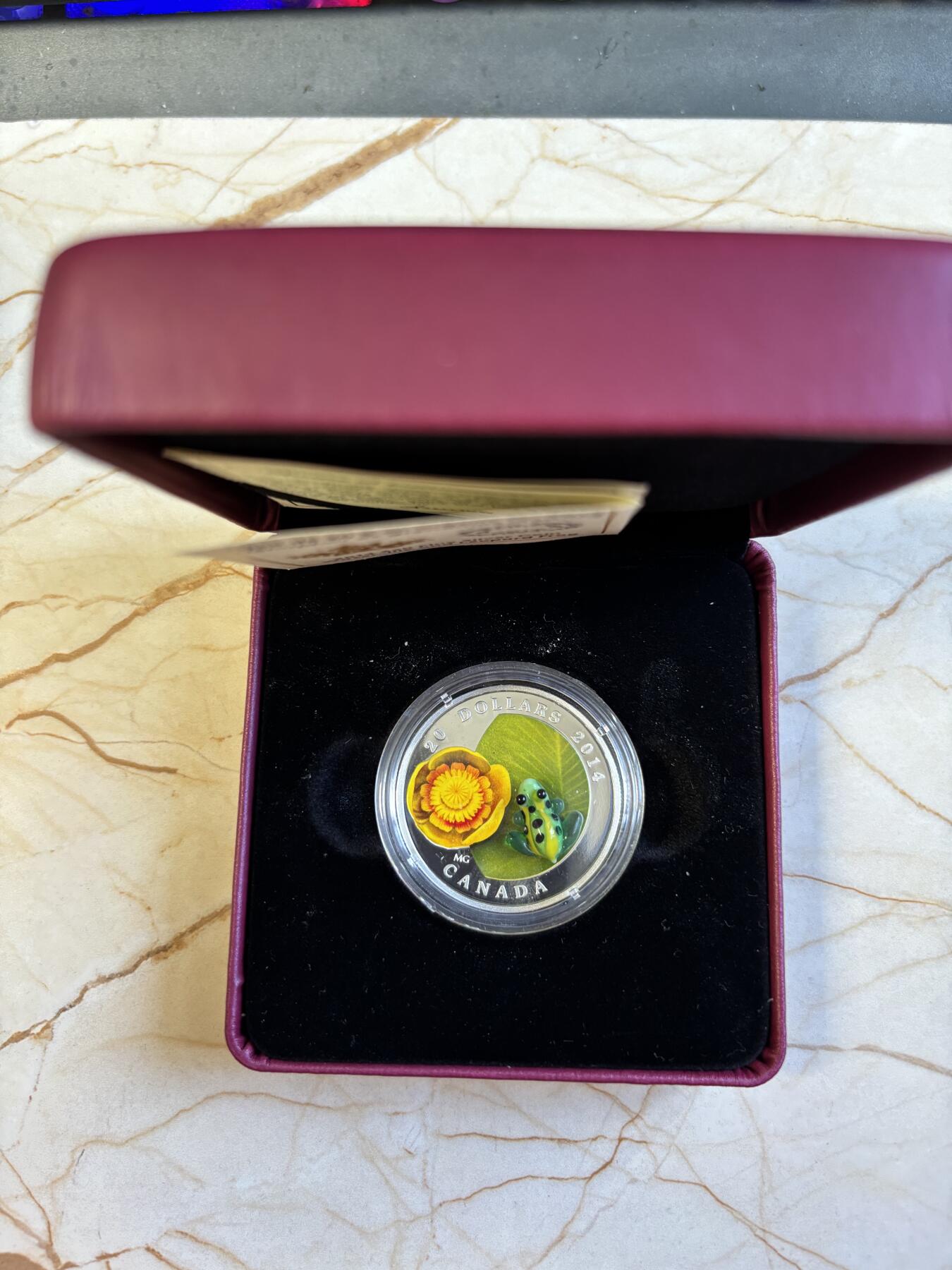 第196期拍卖 加拿大2014年睡莲和豹纹蛙镶嵌玻璃1盎司彩色纪念银币，9999银，发行12500枚