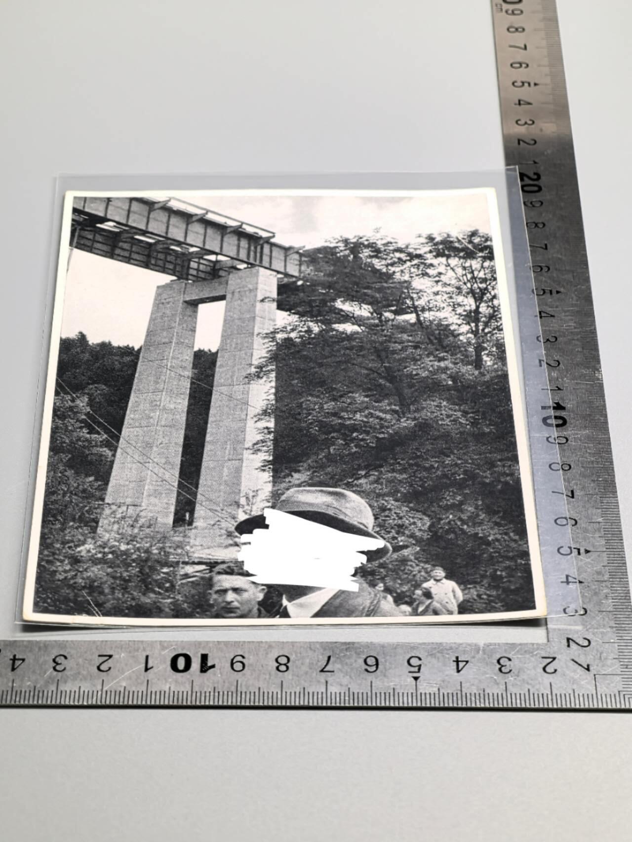 小驴勋章奖章收藏4月4日周六晚六点拍卖（珍爱和平，收藏战争，铭记历史，勿忘国耻，忠党爱国。有偿代拍，送拍规则在简介最后，参拍须阅读规则后再参拍，关系到运费包装发货时效真假辨别等关键信息，拍卖时不再发原图，看大图店主微信码在拍卖店铺介绍里） 大号画家宣传卡片