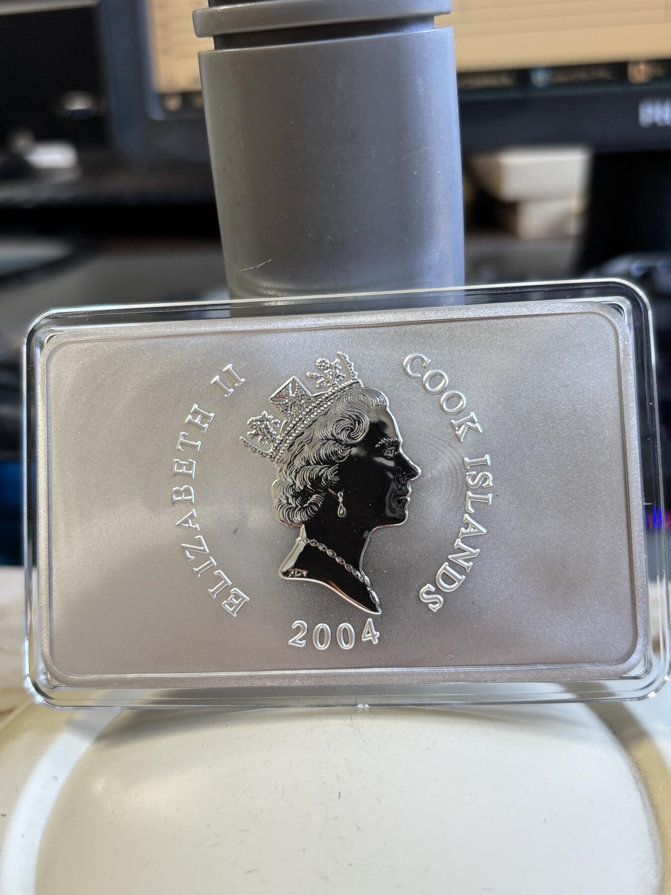 第195期拍卖 库克2004年邓小平诞辰一百周年纪念银币，5盎司，999银，编号0690，总发行量3000枚，原盒证书