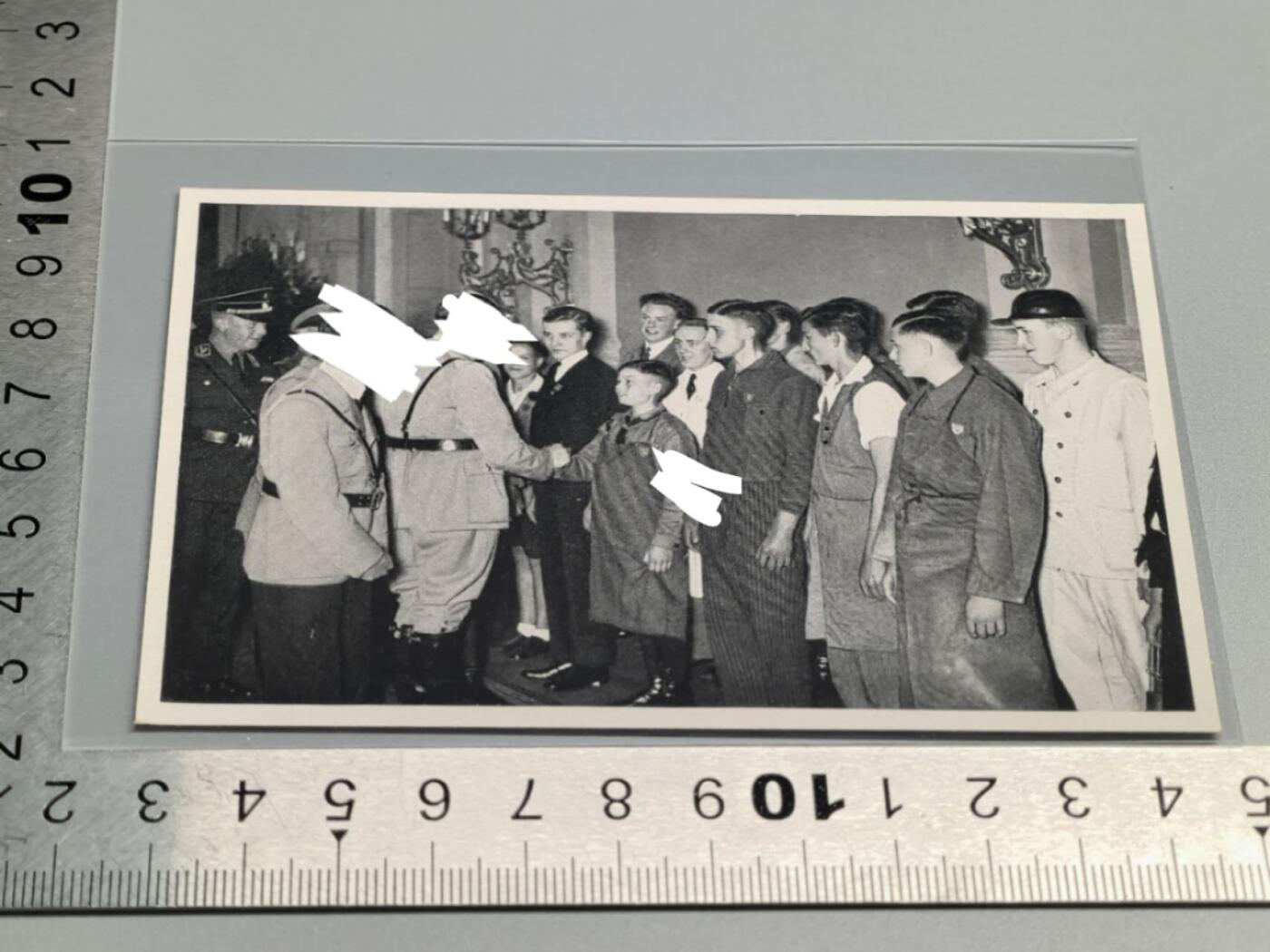 小驴勋章奖章收藏4月4日周六晚六点拍卖（珍爱和平，收藏战争，铭记历史，勿忘国耻，忠党爱国。有偿代拍，送拍规则在简介最后，参拍须阅读规则后再参拍，关系到运费包装发货时效真假辨别等关键信息，拍卖时不再发原图，看大图店主微信码在拍卖店铺介绍里） 画家宣传卡片