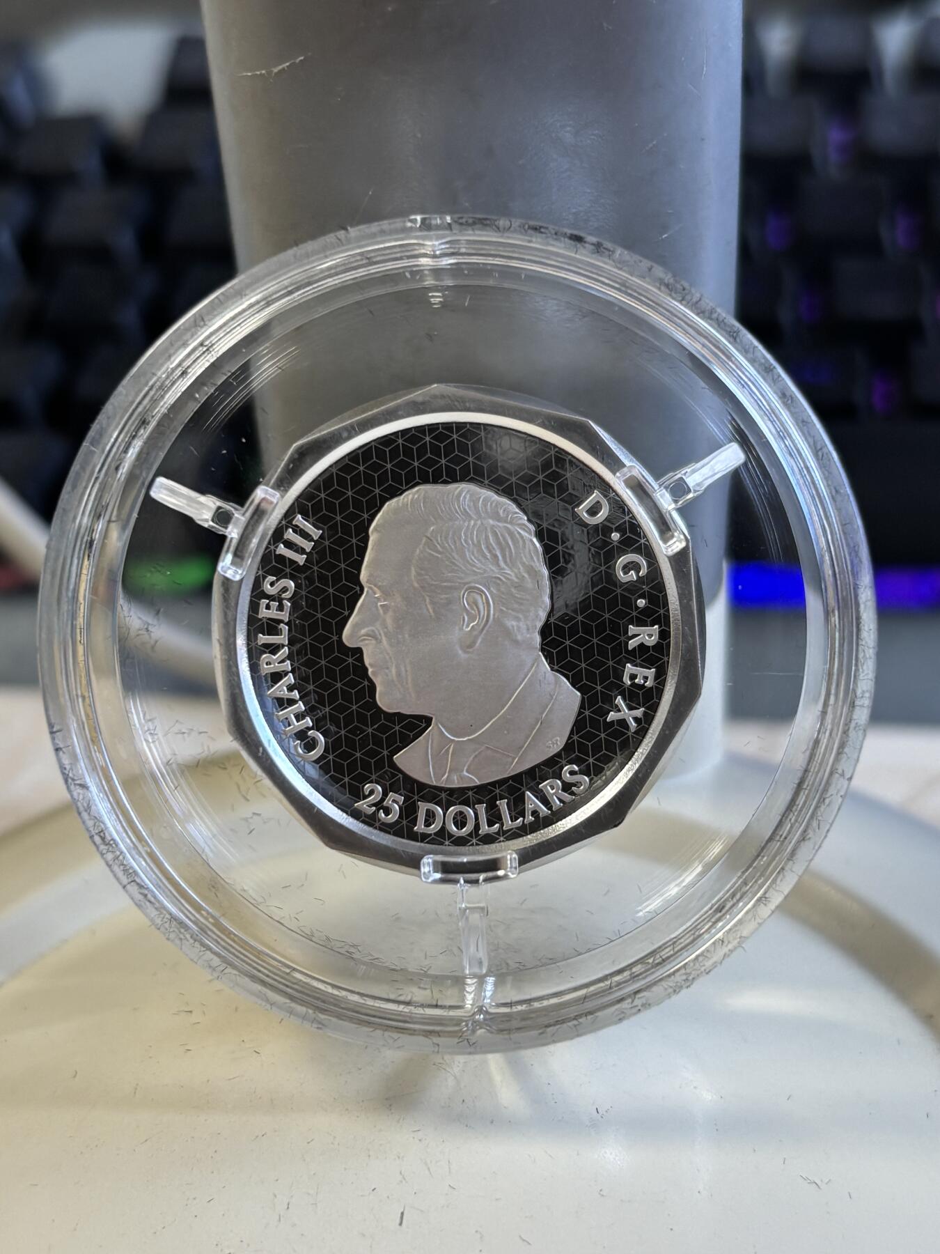 第196期拍卖 加拿大2025年工程师的召唤1盎司多边形精制纪念银币，9999银，发行5000枚