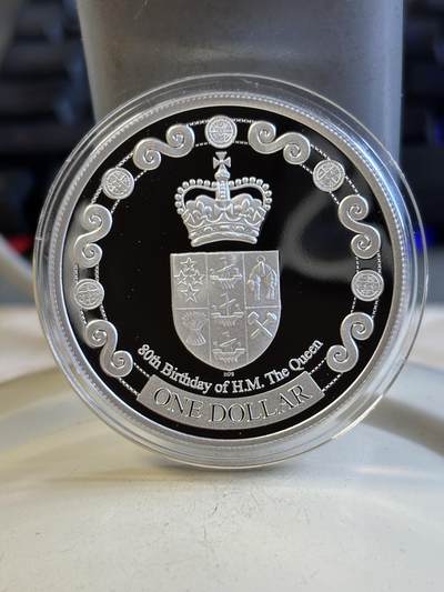 第195期拍卖 - 新西兰2006年伊丽莎白女王80周岁生日纪念精制银币，国际热门主题，31.1克，999银，编号0268，发行量2500枚，原盒证书