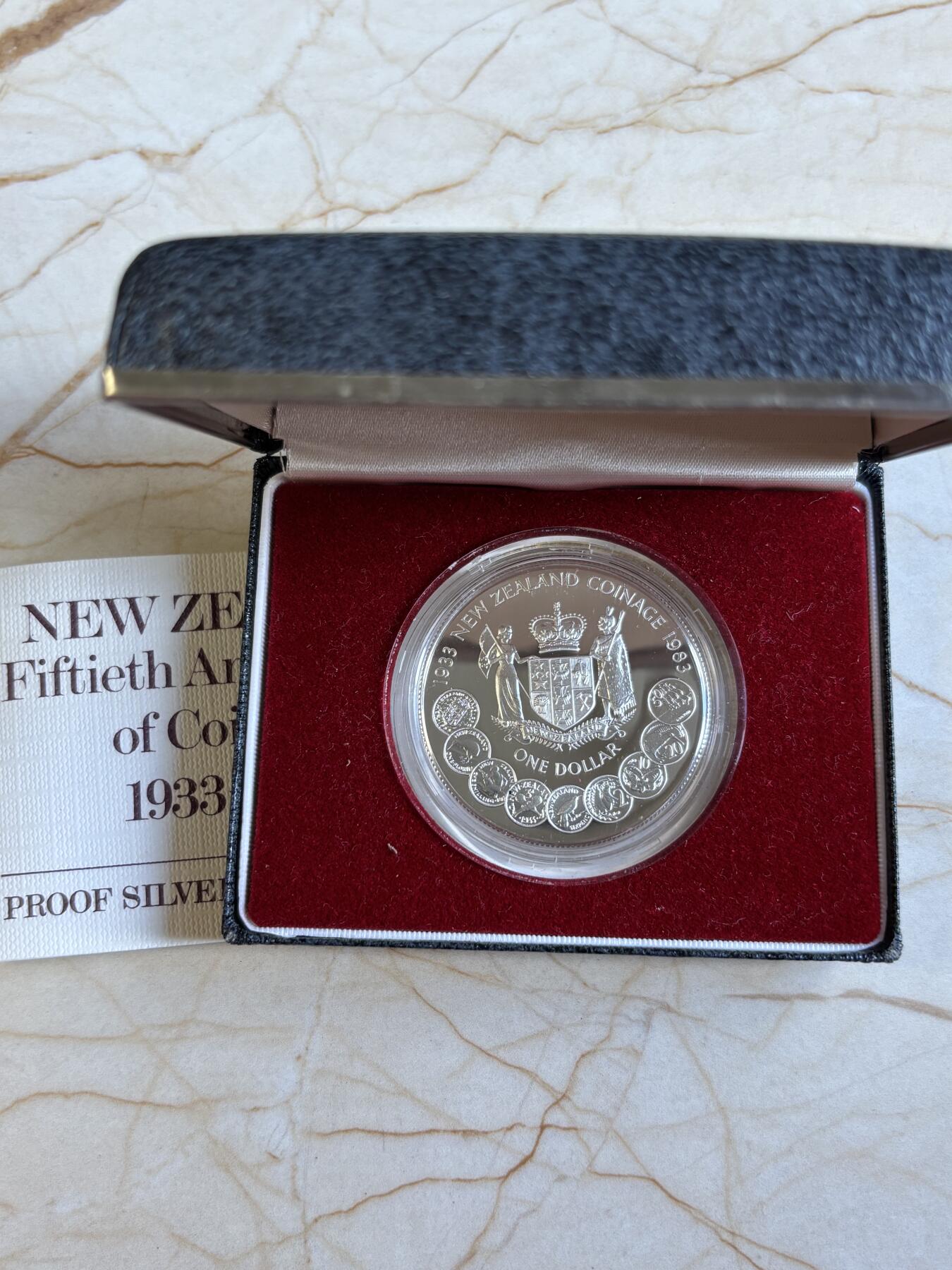 第195期拍卖 新西兰1983年铸币50周年，特别纪念精致大银币带盒证书，27.216克，925银