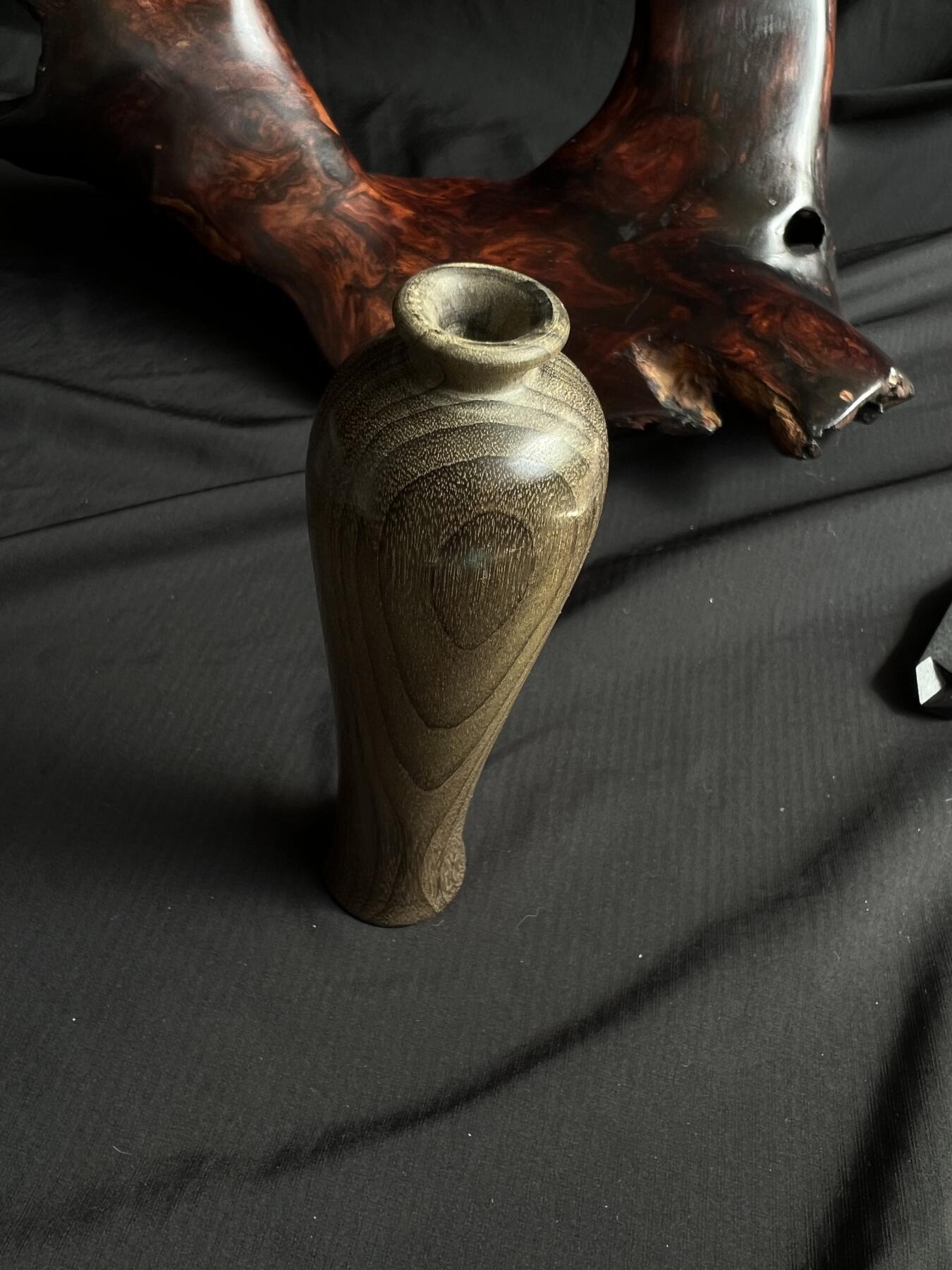 零元拍：金丝楠 精工 净瓶 雕件手把件绿阴沉，满手留香金丝流溢。107/31.5/25MM