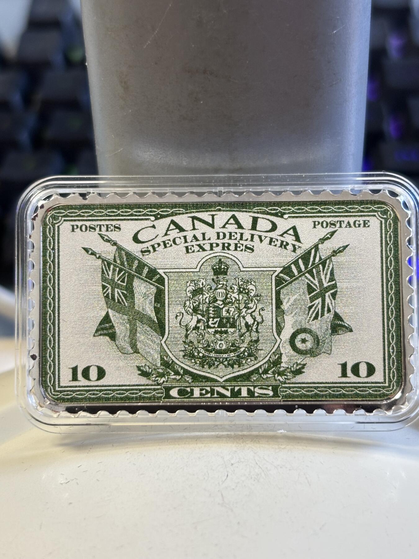 第196期拍卖 加拿大2019年历史邮票系列徽章和国旗1盎司彩银币，9999银，发行5000枚