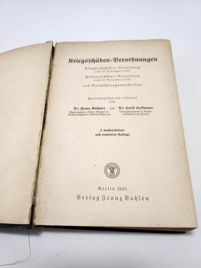 南水社第5次拍卖  二战德国原版《战争损害条例评注》第2版 1942年柏林出版 德三战时法律文献 品相如图，明显使用痕迹 表明有些开线 无掉页 