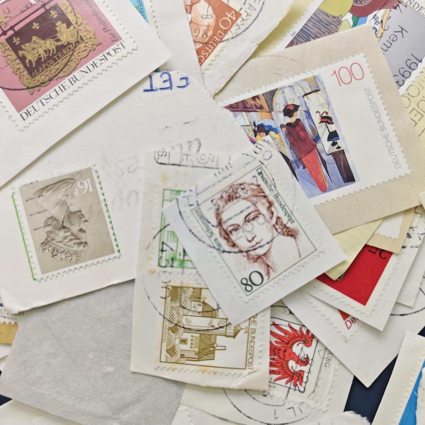 【全场包邮】纯粹捡漏拍517场 【邮票】世界各国各年份邮票剪片及卡牌一盒