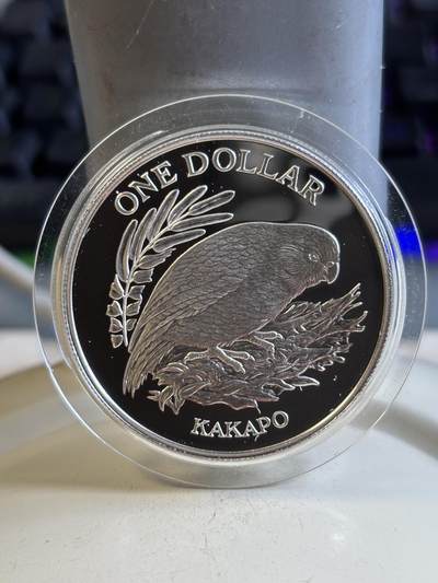 第195期拍卖 - 新西兰1986年鸮鹦鹉，珍稀动物系列精制大银币带盒无证书，27.22克，925银