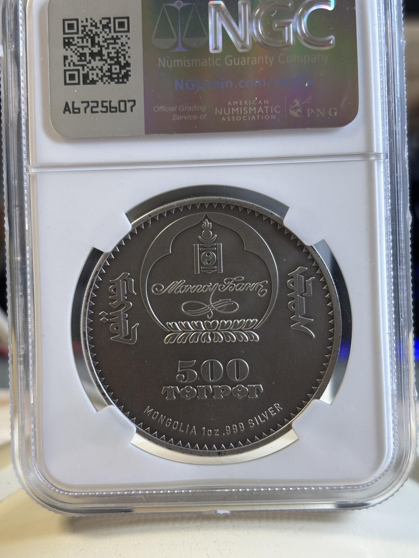 第195期拍卖 蒙古2012年草原动物系列刺猬仿古镶嵌水晶纪念银币NGC-PF68带证书，999银，发行2500枚