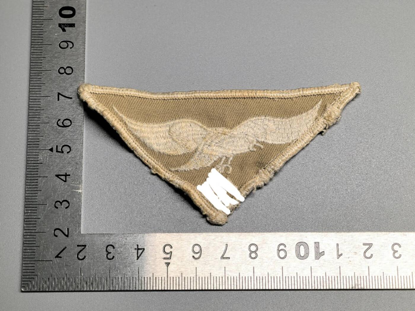 小驴勋章奖章收藏4月4日周六晚六点拍卖（珍爱和平，收藏战争，铭记历史，勿忘国耻，忠党爱国。有偿代拍，送拍规则在简介最后，参拍须阅读规则后再参拍，关系到运费包装发货时效真假辨别等关键信息，拍卖时不再发原图，看大图店主微信码在拍卖店铺介绍里） 现代工艺品 非洲胸鹰徽 非原品