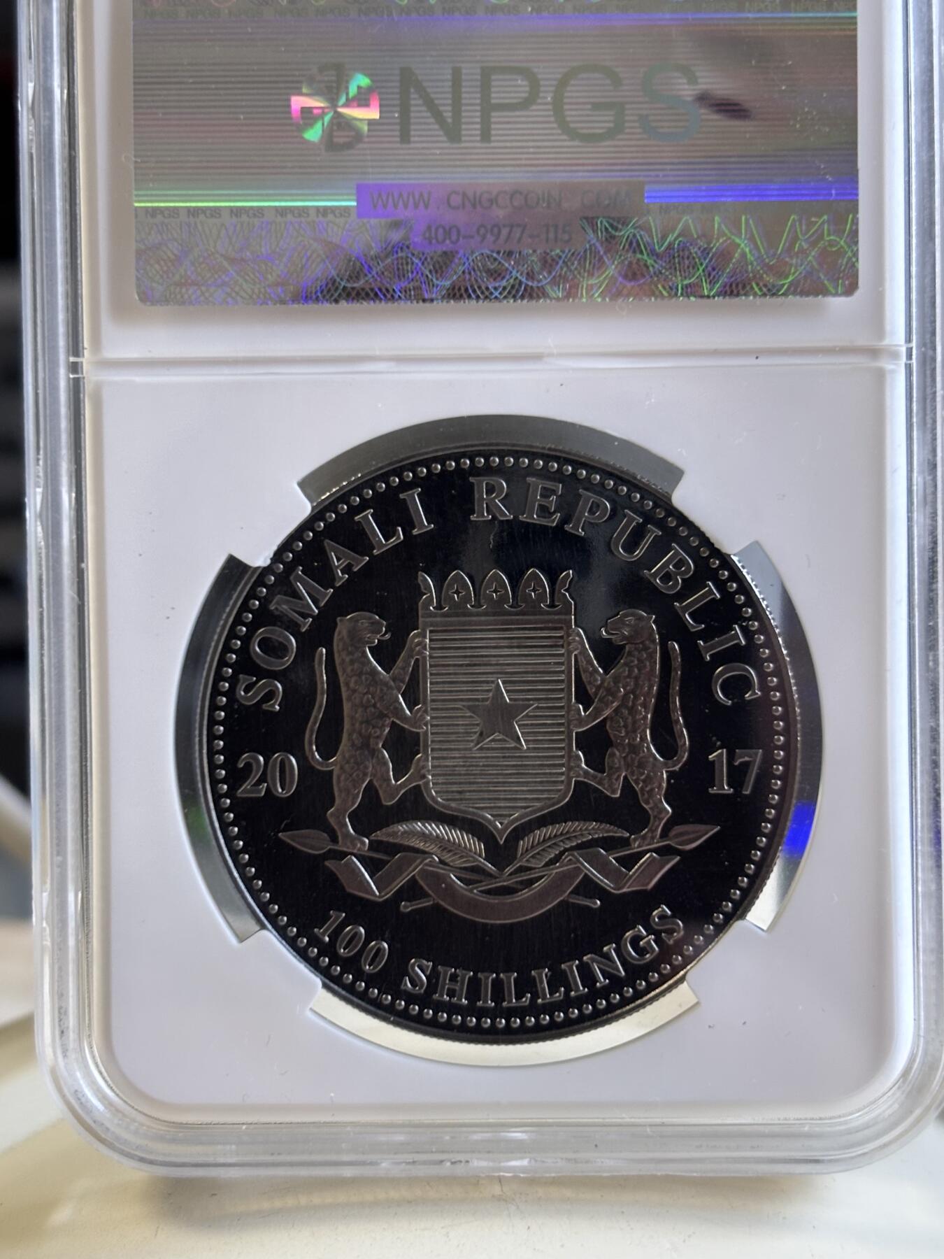 第196期拍卖 索马里2017年黑金帝国系列非洲大象钌化镀金银币评级，999钌化镀金，1盎司，发行5000枚