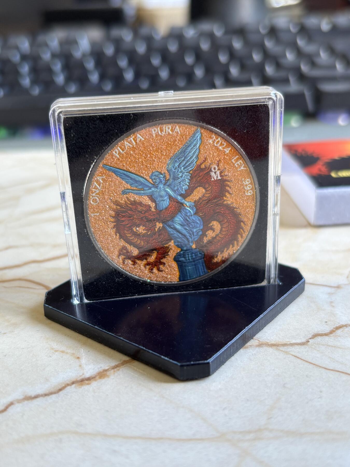 第195期拍卖 墨西哥2024年自由女神世界龙系列1中国红龙双面彩色银币，999银，发行500枚