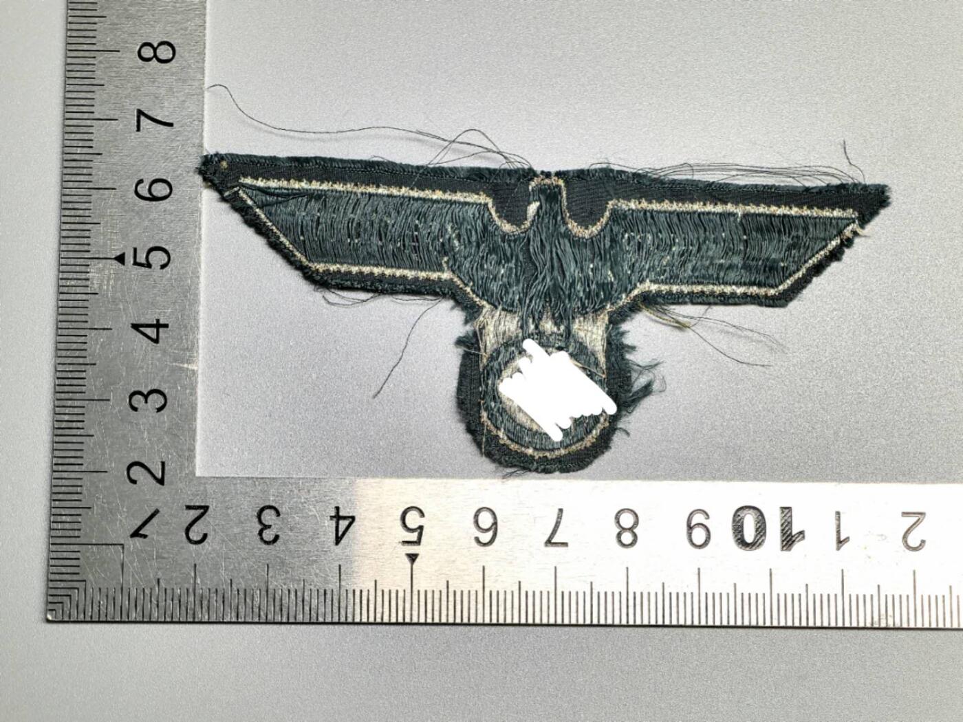 小驴勋章奖章收藏4月4日周六晚六点拍卖（珍爱和平，收藏战争，铭记历史，勿忘国耻，忠党爱国。有偿代拍，送拍规则在简介最后，参拍须阅读规则后再参拍，关系到运费包装发货时效真假辨别等关键信息，拍卖时不再发原图，看大图店主微信码在拍卖店铺介绍里） 现代工艺品 陆军布胸鹰徽 非原品