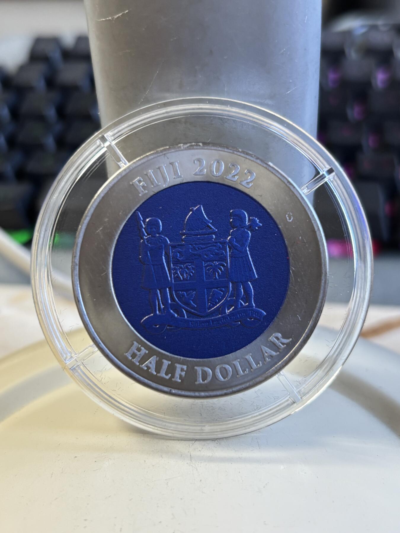 第196期拍卖 斐济2022年哈勃望远镜彩色钛金属纪念币