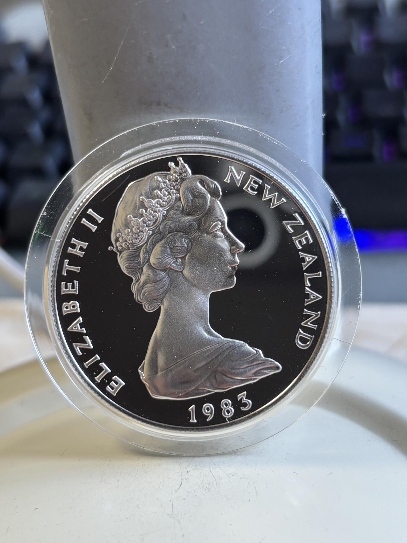 第195期拍卖 新西兰1983年铸币50周年，特别纪念精致大银币带盒证书，27.216克，925银