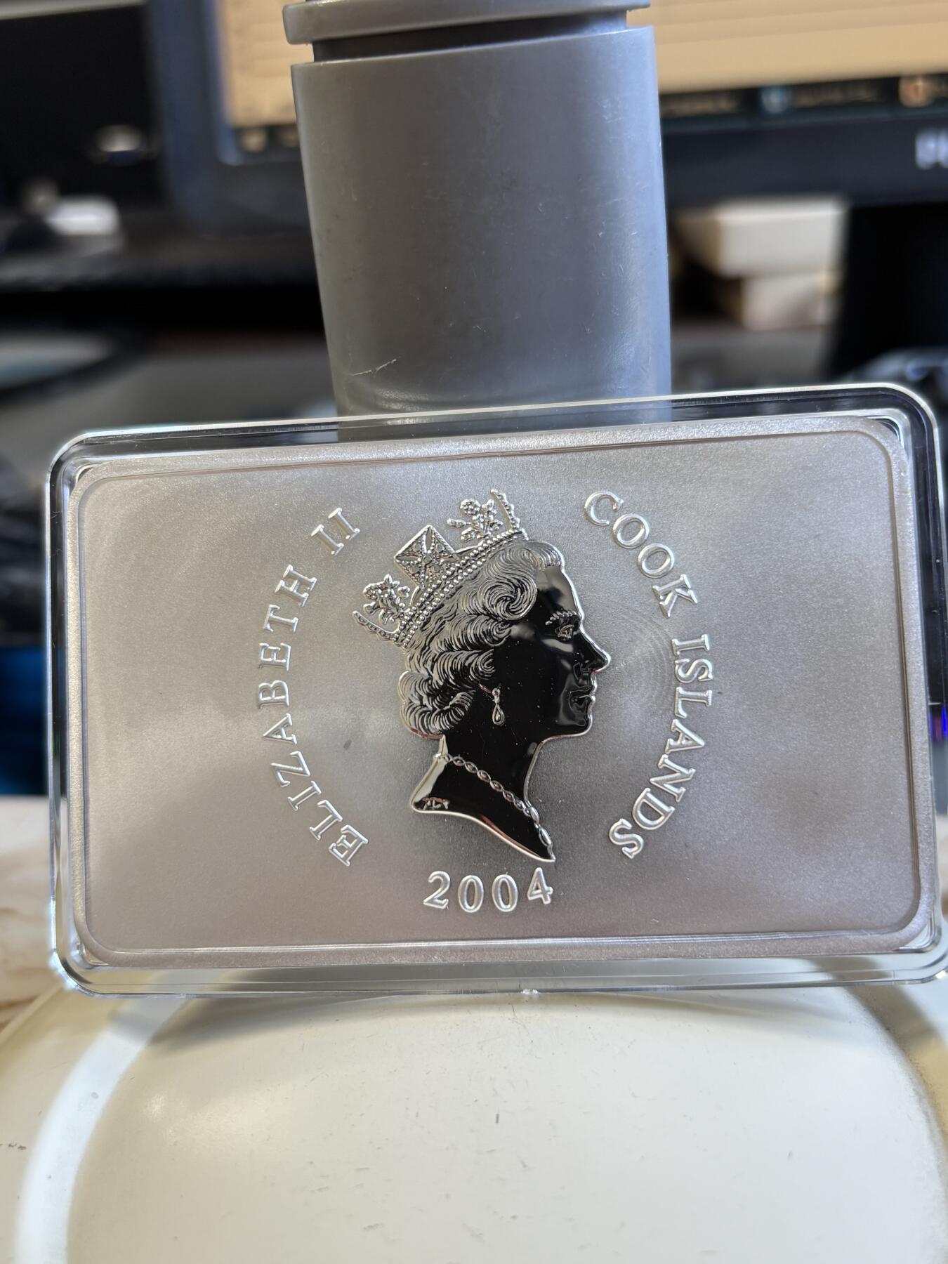 第195期拍卖 库克2004年邓小平诞辰一百周年纪念银币，5盎司，999银，编号0690，总发行量3000枚，原盒证书