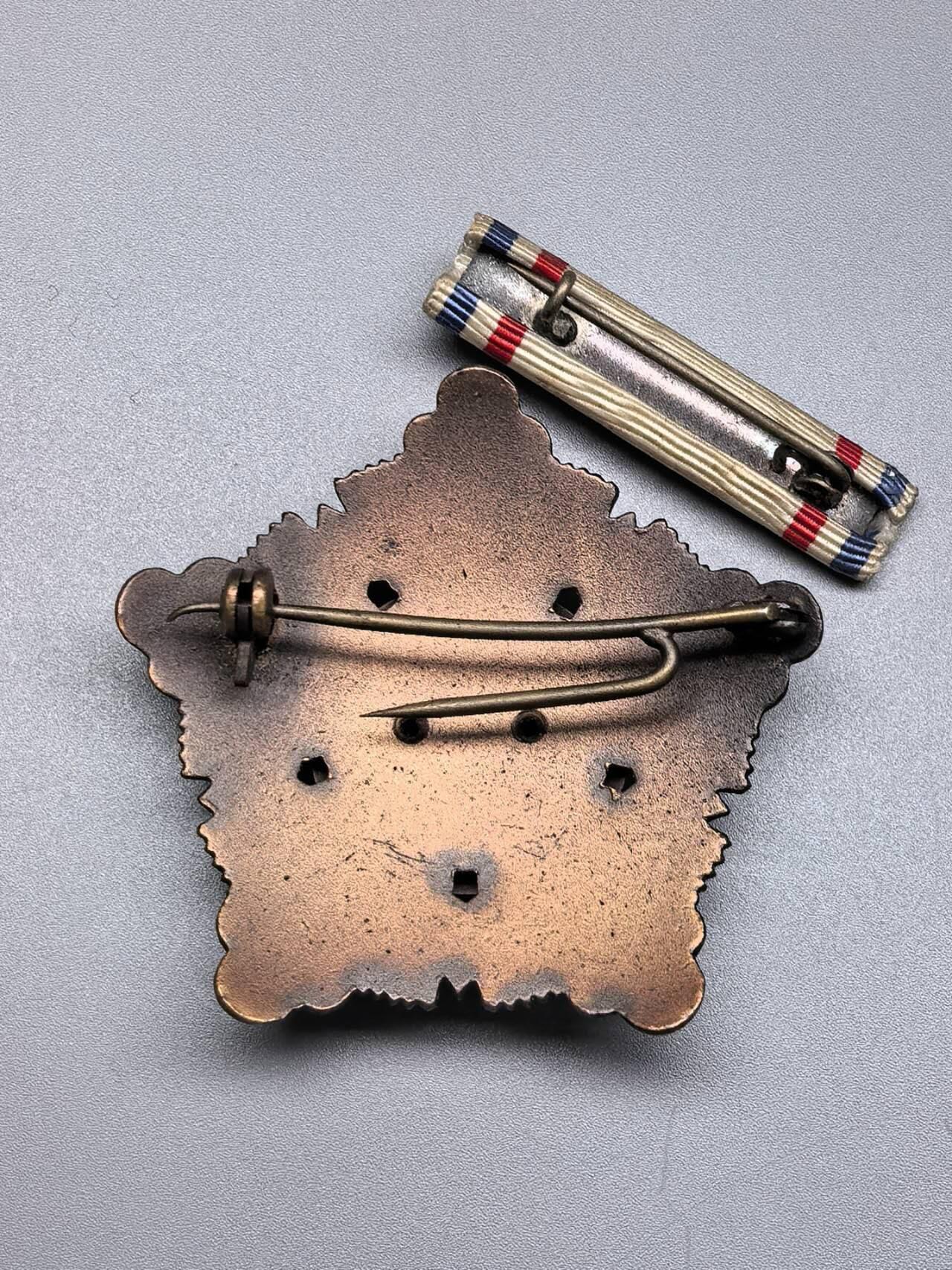 小驴勋章奖章收藏4月4日周六晚六点拍卖（珍爱和平，收藏战争，铭记历史，勿忘国耻，忠党爱国。有偿代拍，送拍规则在简介最后，参拍须阅读规则后再参拍，关系到运费包装发货时效真假辨别等关键信息，拍卖时不再发原图，看大图店主微信码在拍卖店铺介绍里）