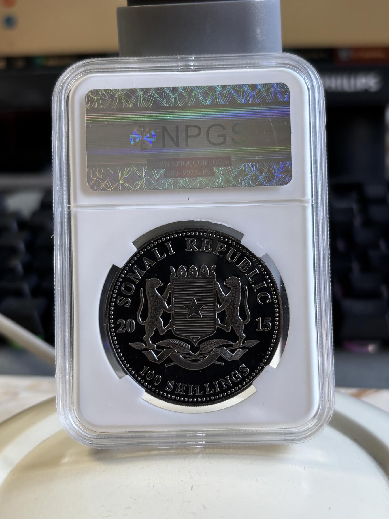 第196期拍卖 索马里2015年黑金帝国系列非洲母子象钌化镀金银币评级，999钌化镀金，1盎司，发行5000枚