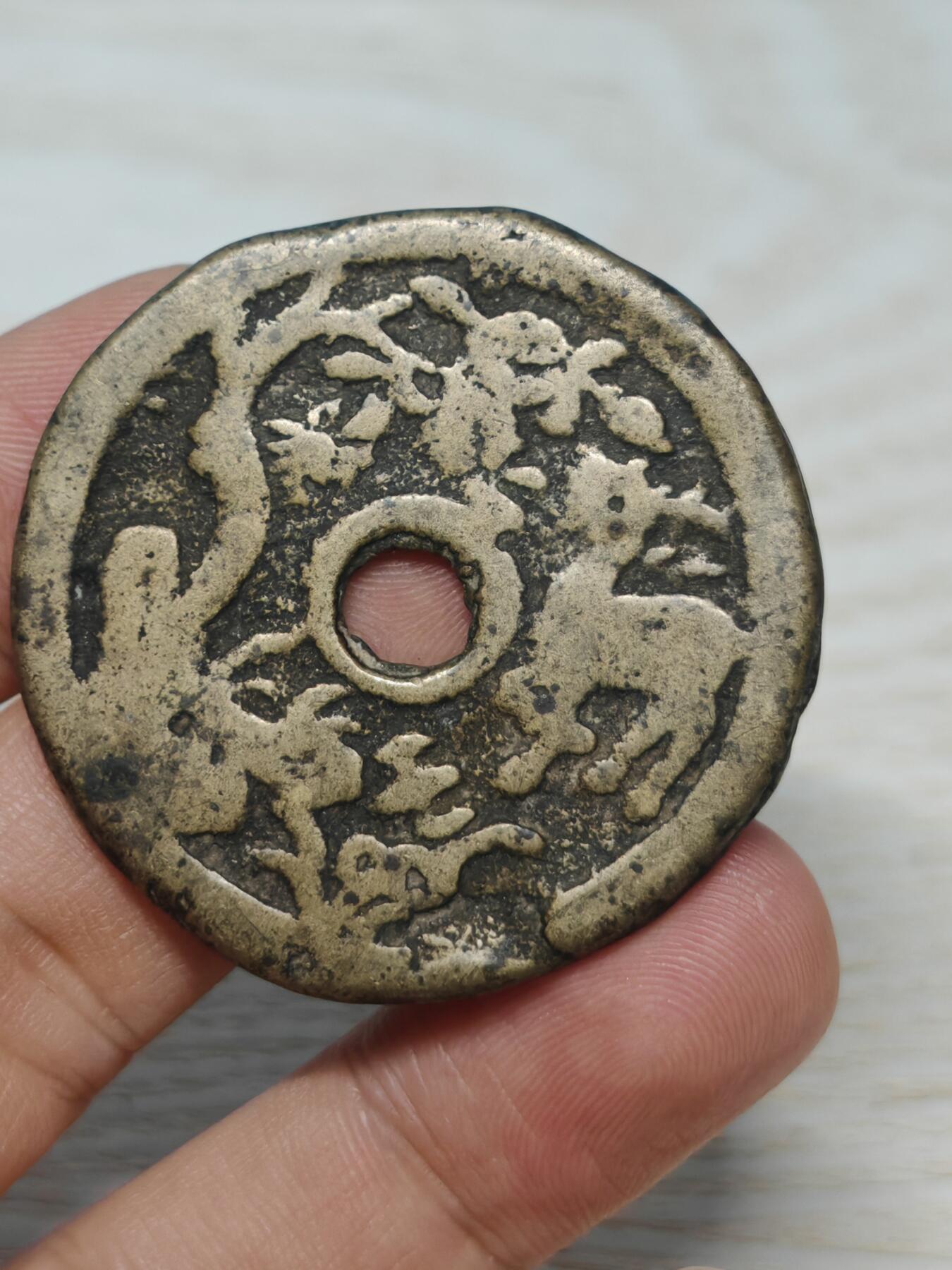 清代花钱一枚，长命富贵金玉满堂题材，背面小鹿吃桃 铜质厚重，直径45.7mm，厚3.1mm，重32.2g，华夏评级