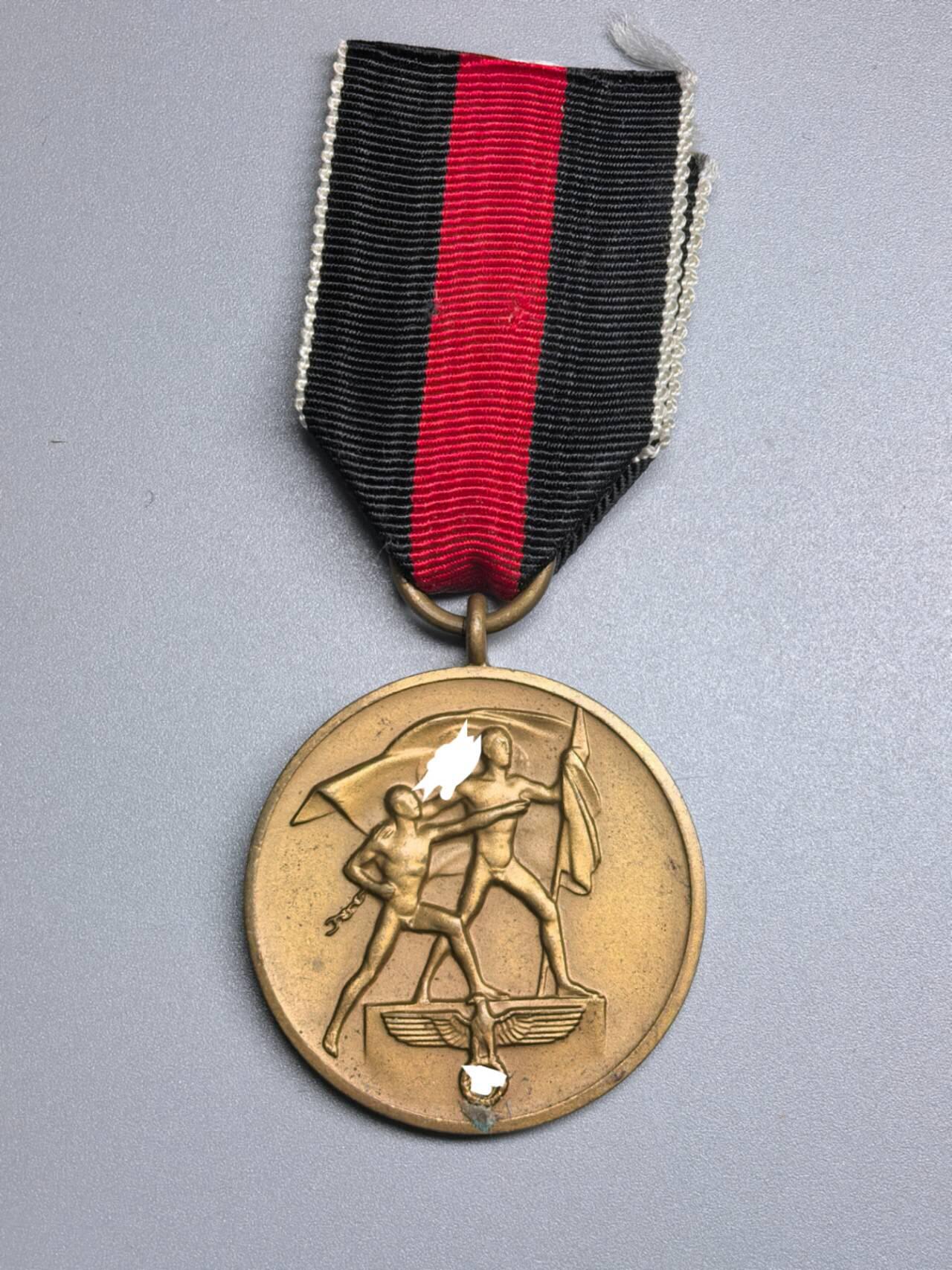 小驴勋章奖章收藏4月4日周六晚六点拍卖（珍爱和平，收藏战争，铭记历史，勿忘国耻，忠党爱国。有偿代拍，送拍规则在简介最后，参拍须阅读规则后再参拍，关系到运费包装发货时效真假辨别等关键信息，拍卖时不再发原图，看大图店主微信码在拍卖店铺介绍里） 得三苏台德回归奖章